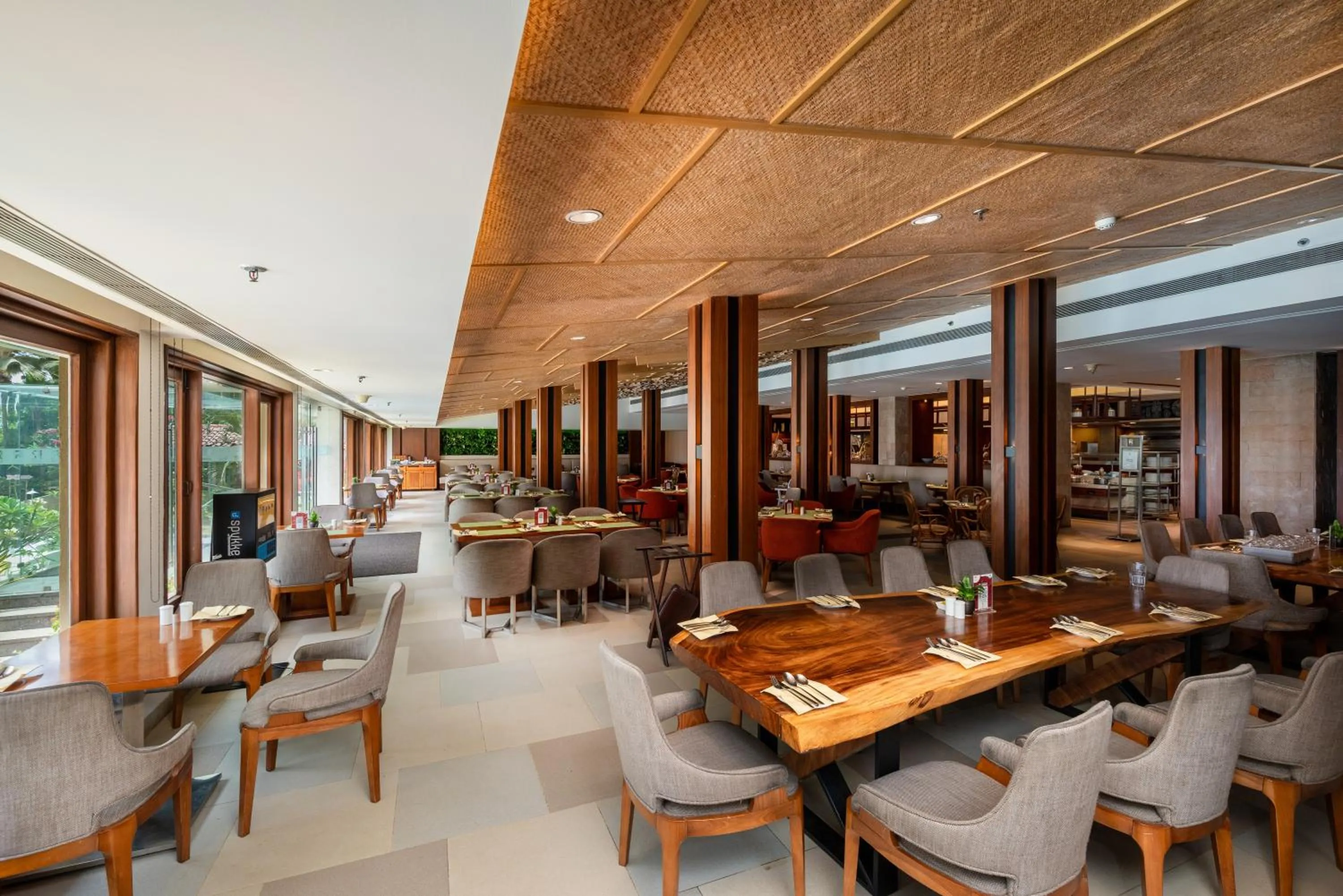 Restaurant/places to eat in The Resort