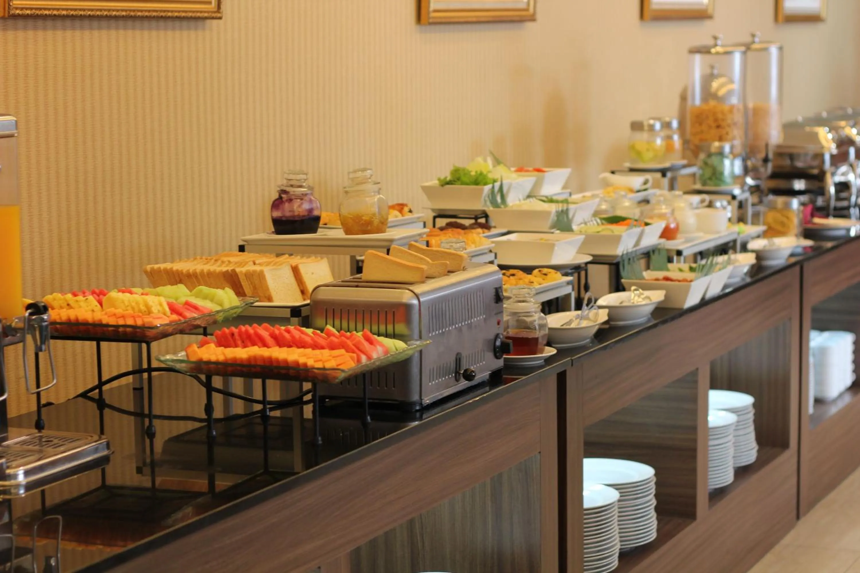 Restaurant/places to eat in Hotel Arjuna