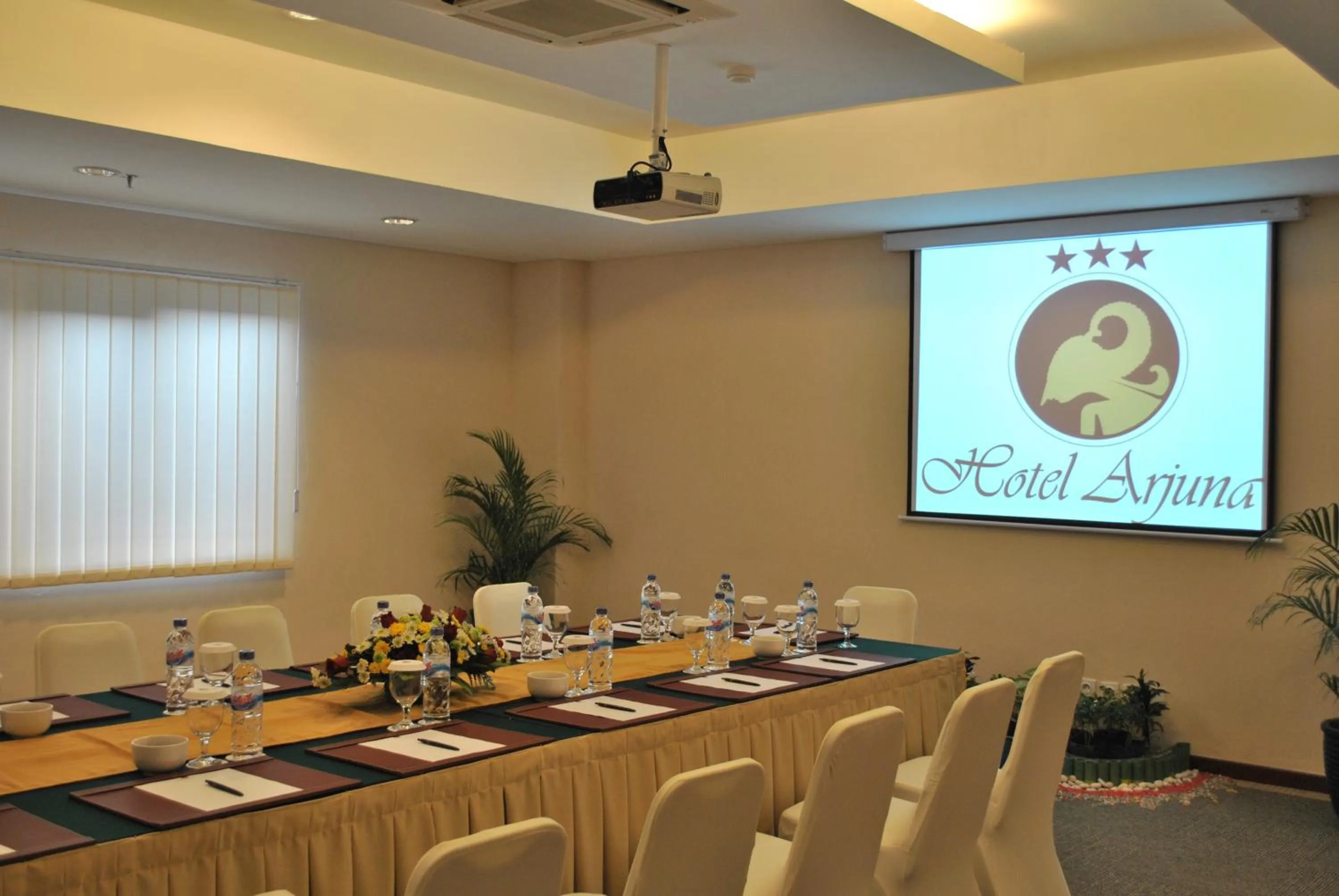 Business facilities in Hotel Arjuna