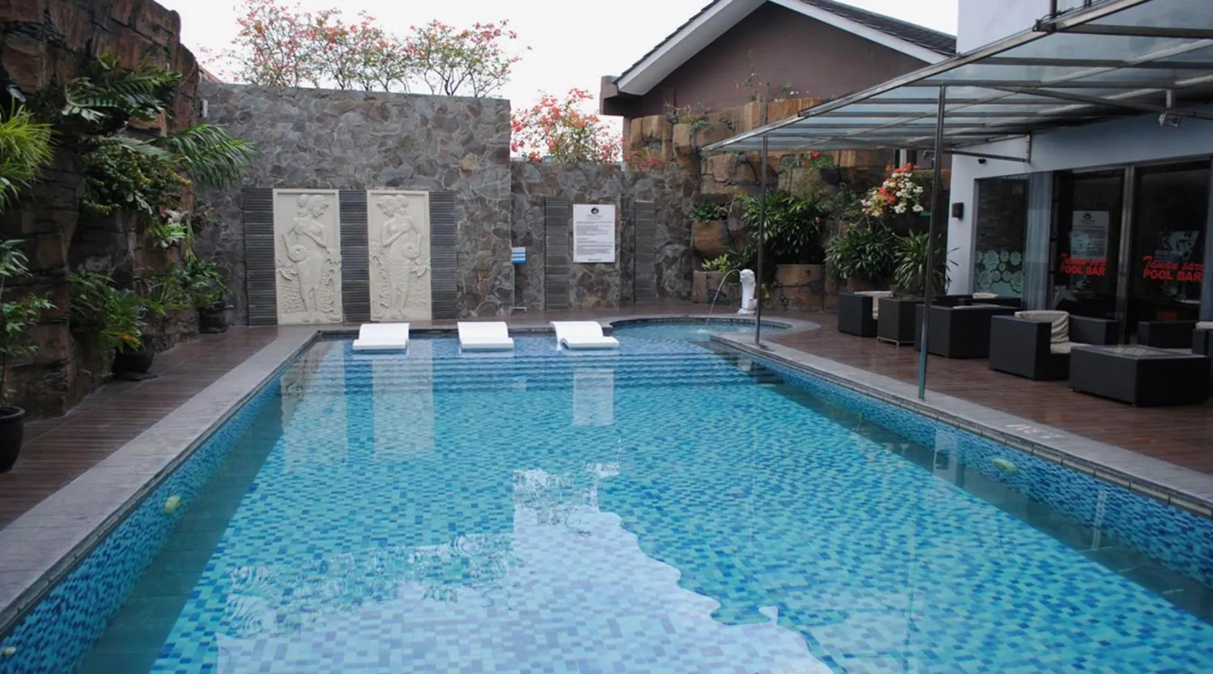 Swimming pool in Hotel Arjuna