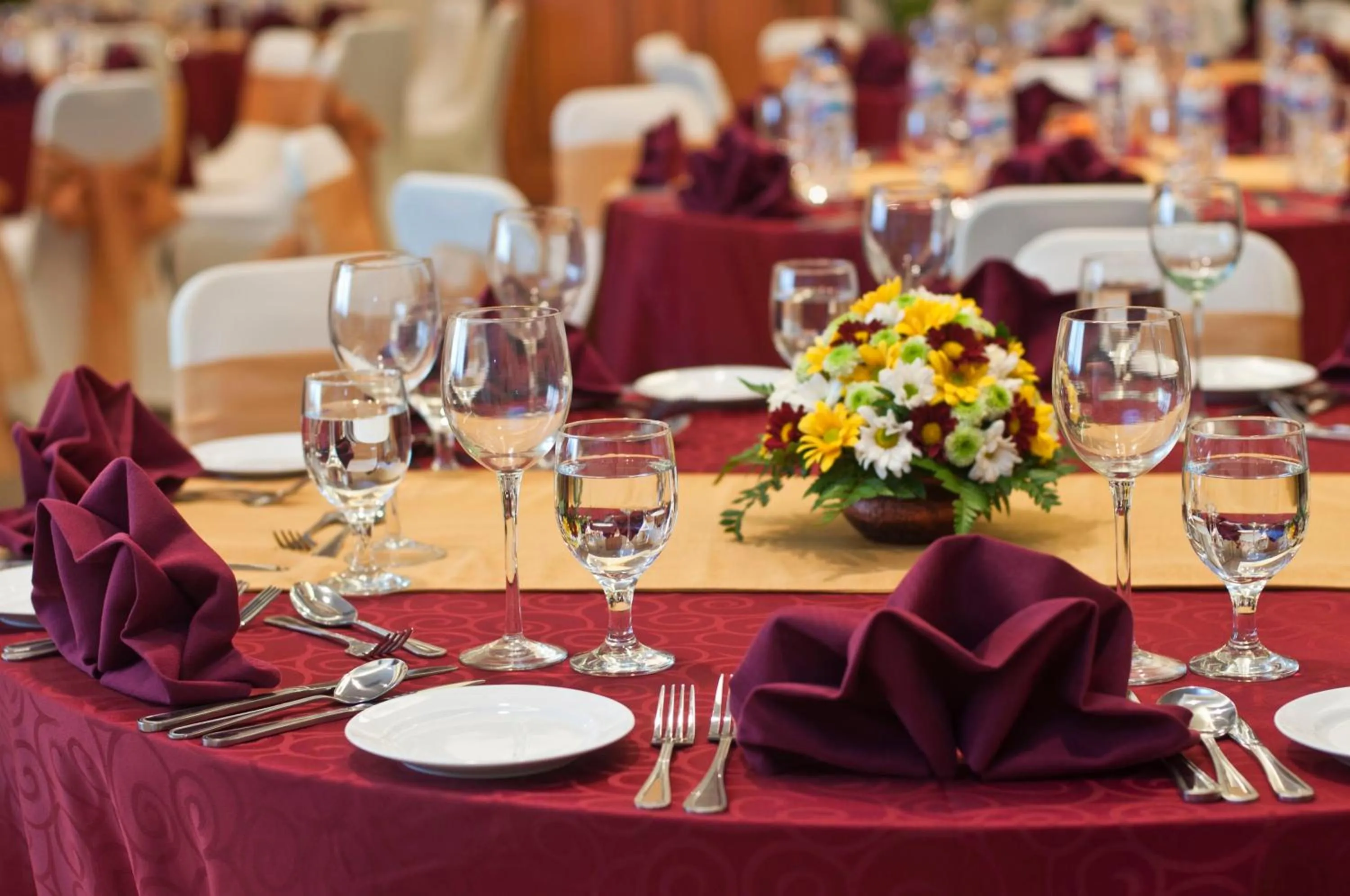 Restaurant/places to eat in Hotel Arjuna