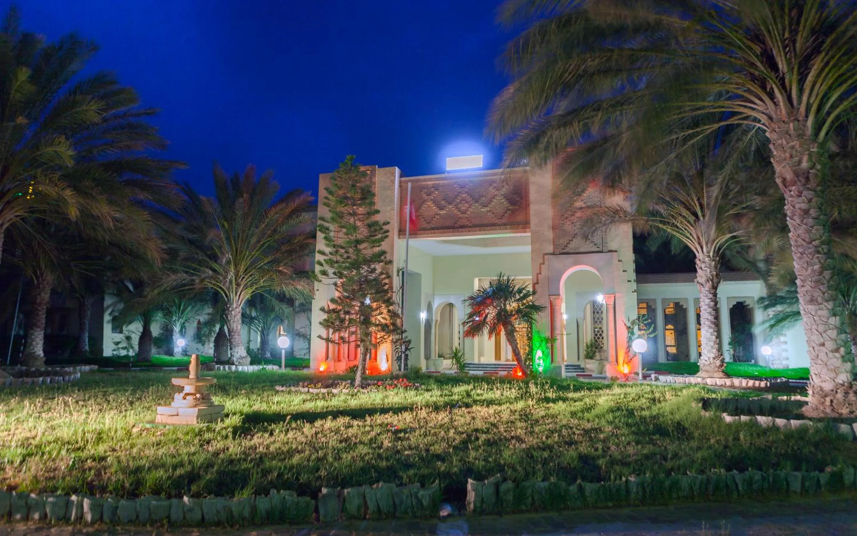 Facade/entrance in El Mouradi Douz