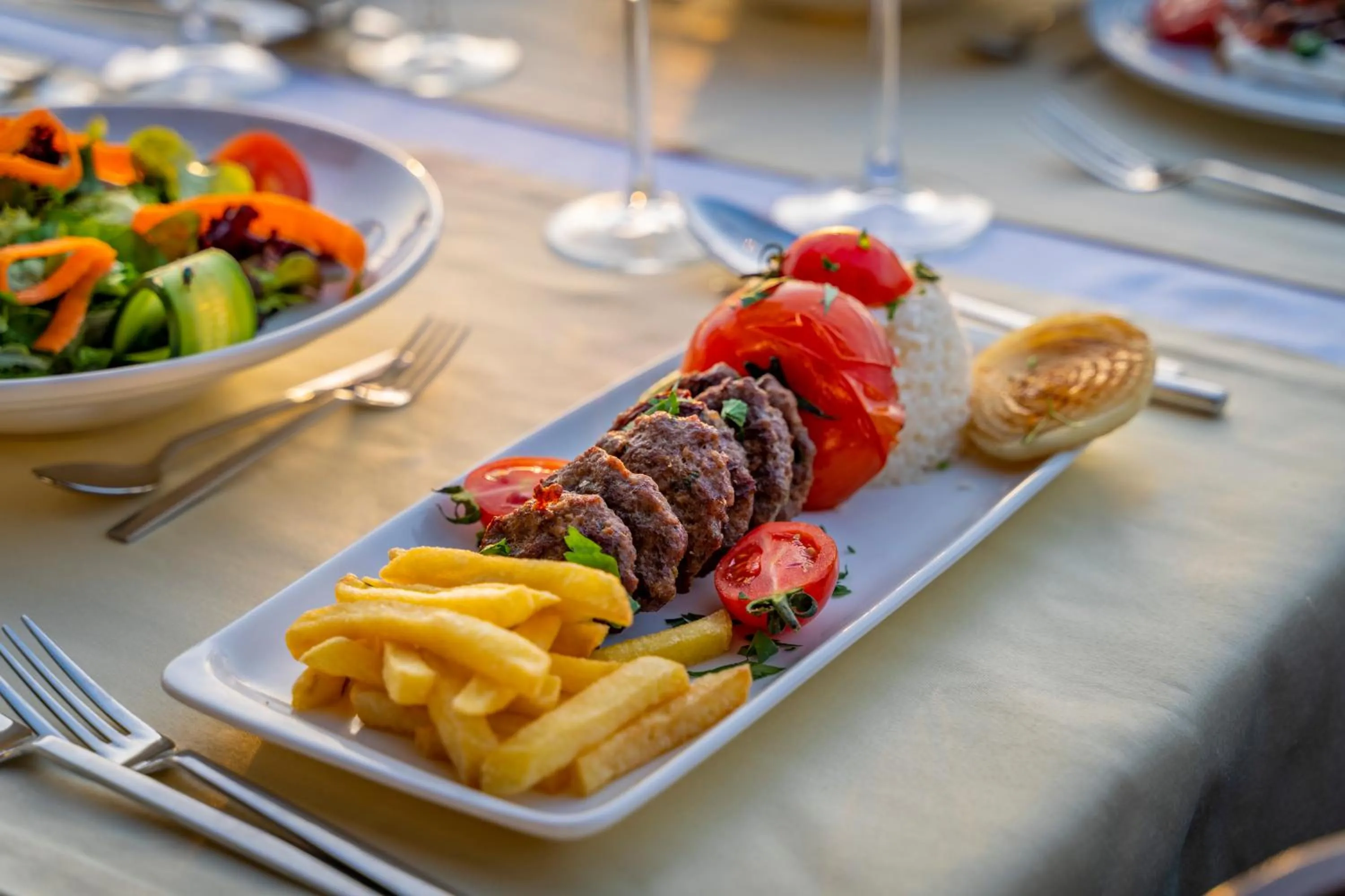 Restaurant/places to eat, Food in Queen Boutique Hotel