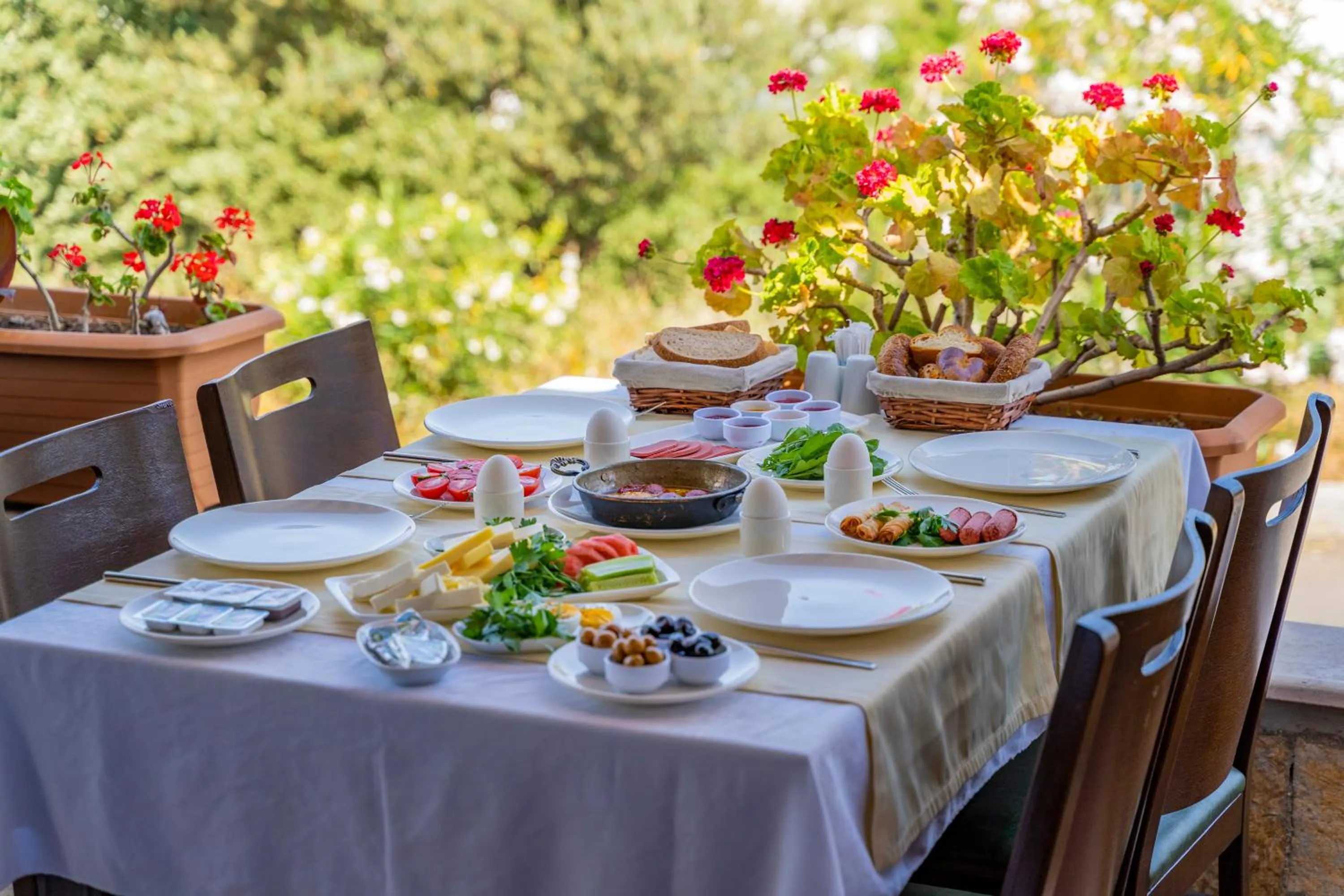 Restaurant/places to eat in Queen Boutique Hotel