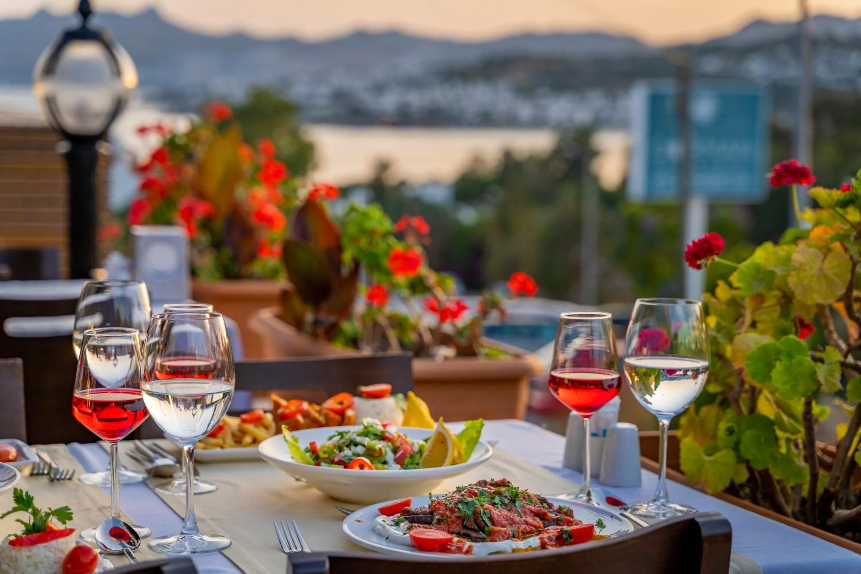 Restaurant/places to eat in Queen Boutique Hotel