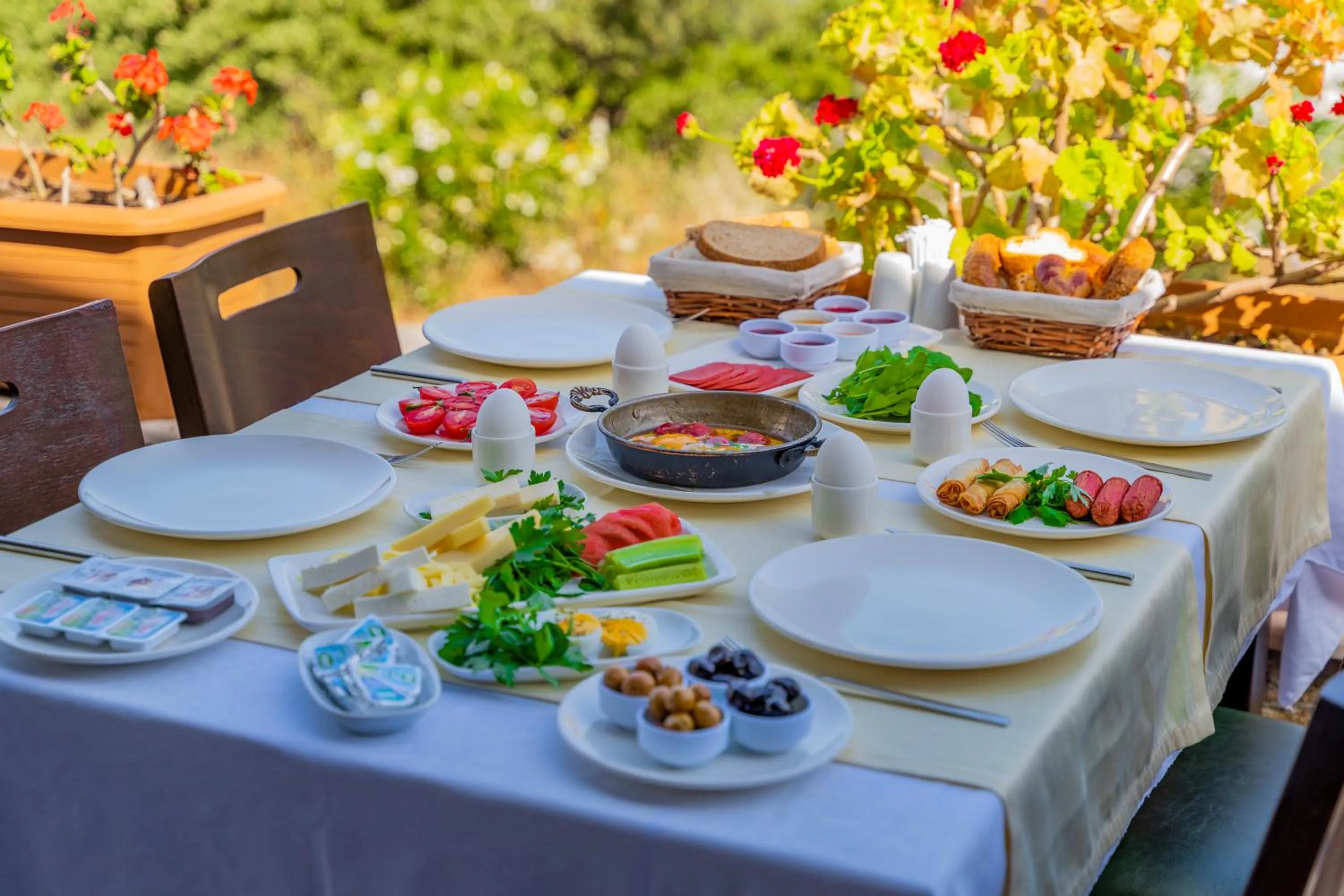 Restaurant/places to eat in Queen Boutique Hotel