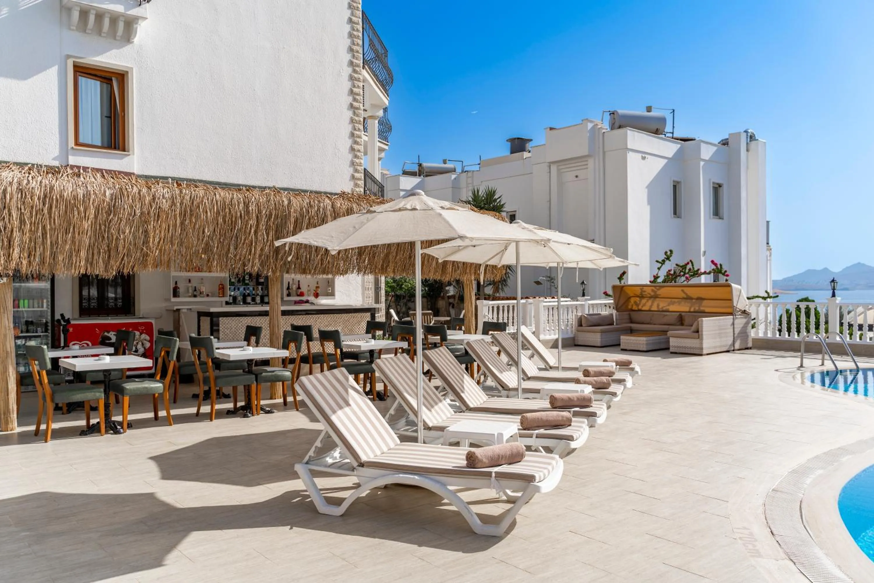 Lounge or bar in Queen Boutique Hotel