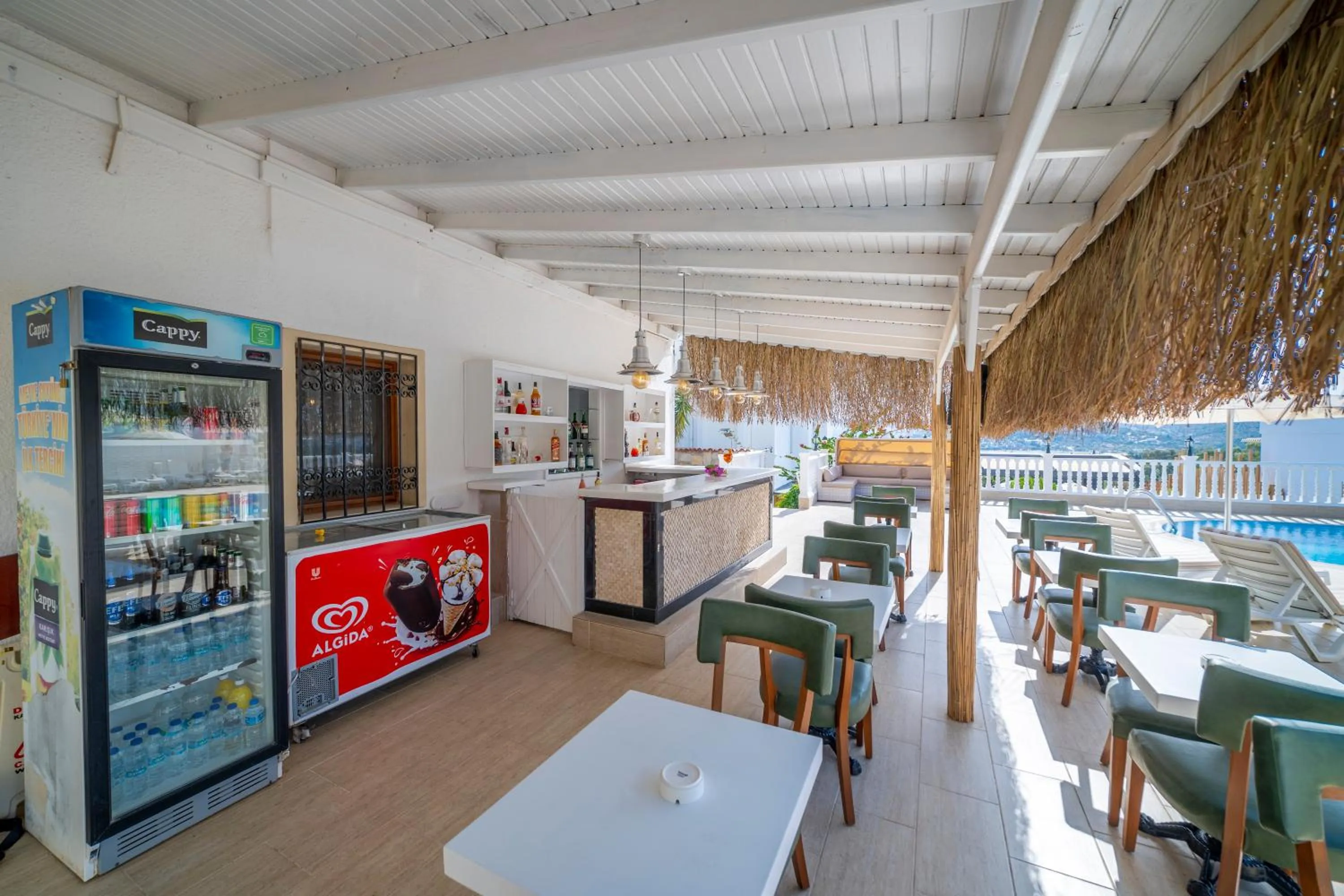 Lounge or bar, Restaurant/Places to Eat in Queen Boutique Hotel