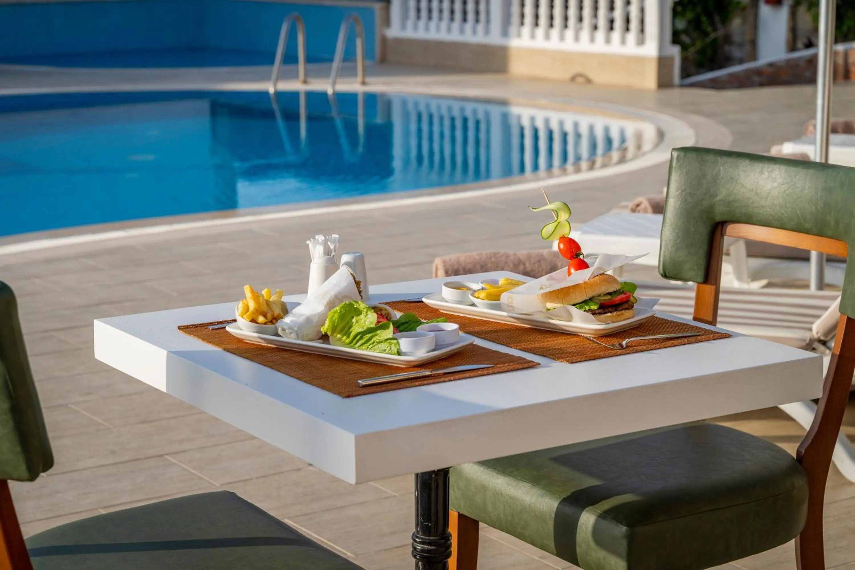 Food and drinks in Queen Boutique Hotel