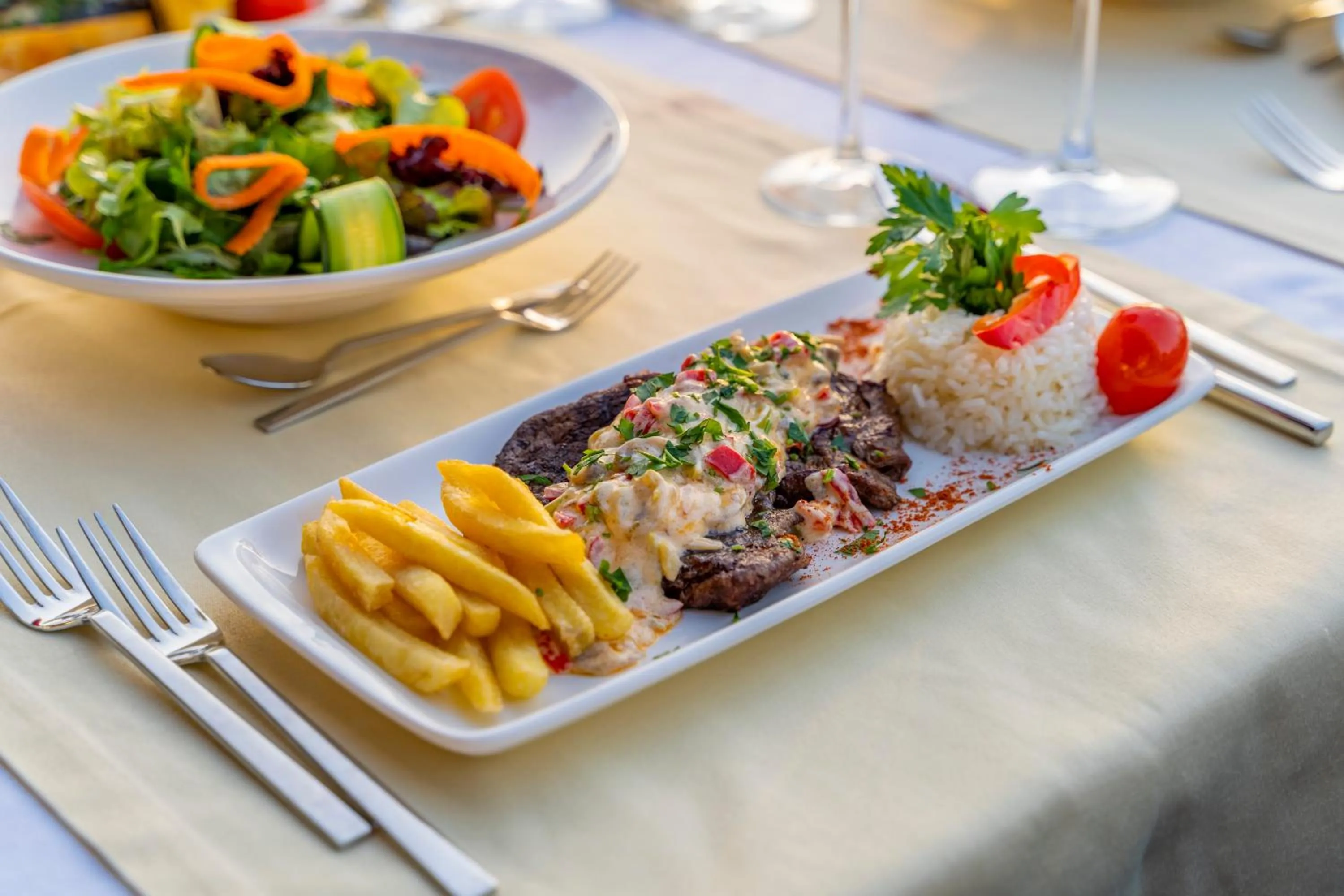 Restaurant/places to eat, Food in Queen Boutique Hotel