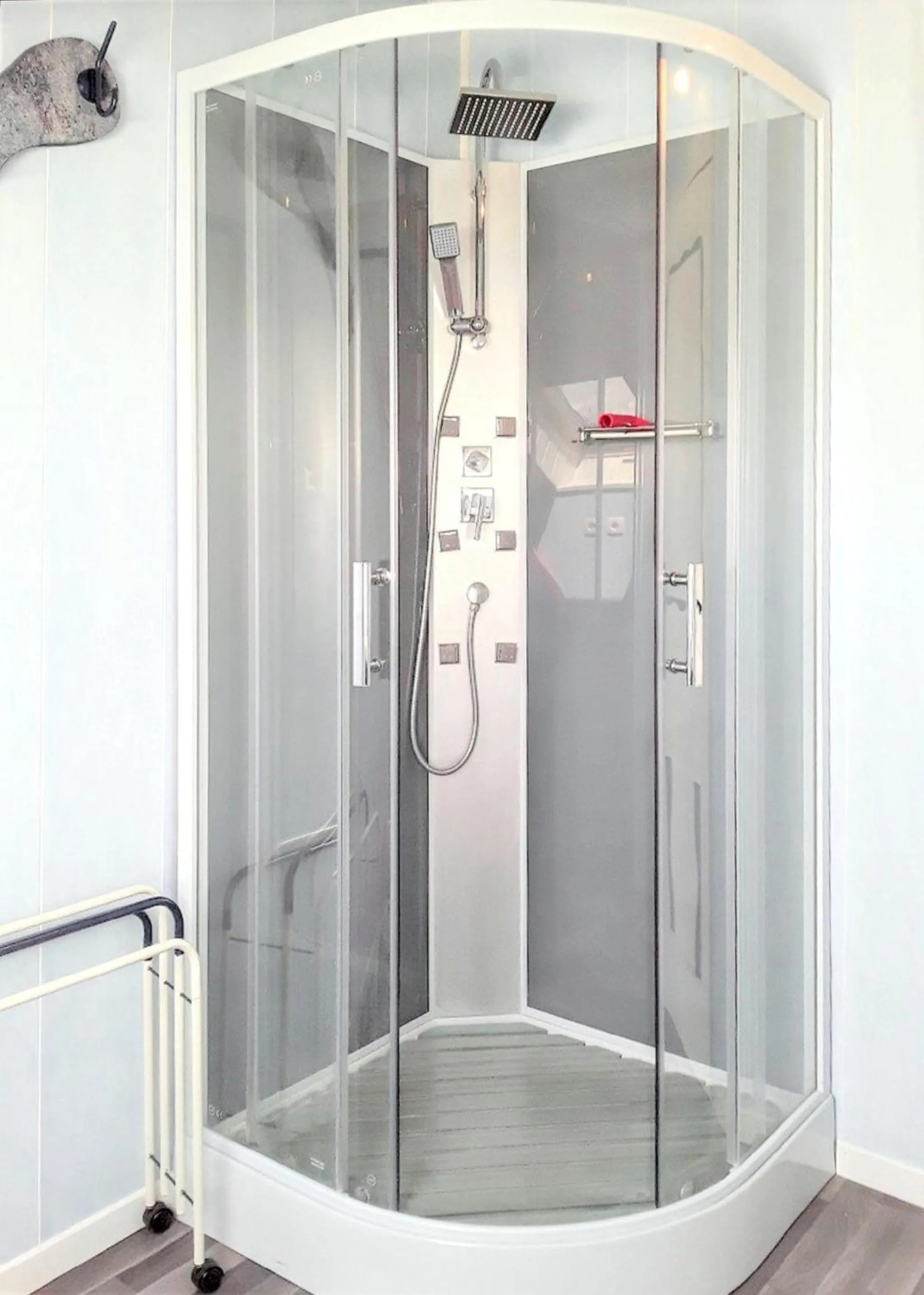 Shower in Appartement accueillant à Selonnet de 80 m² avec piscine partagée