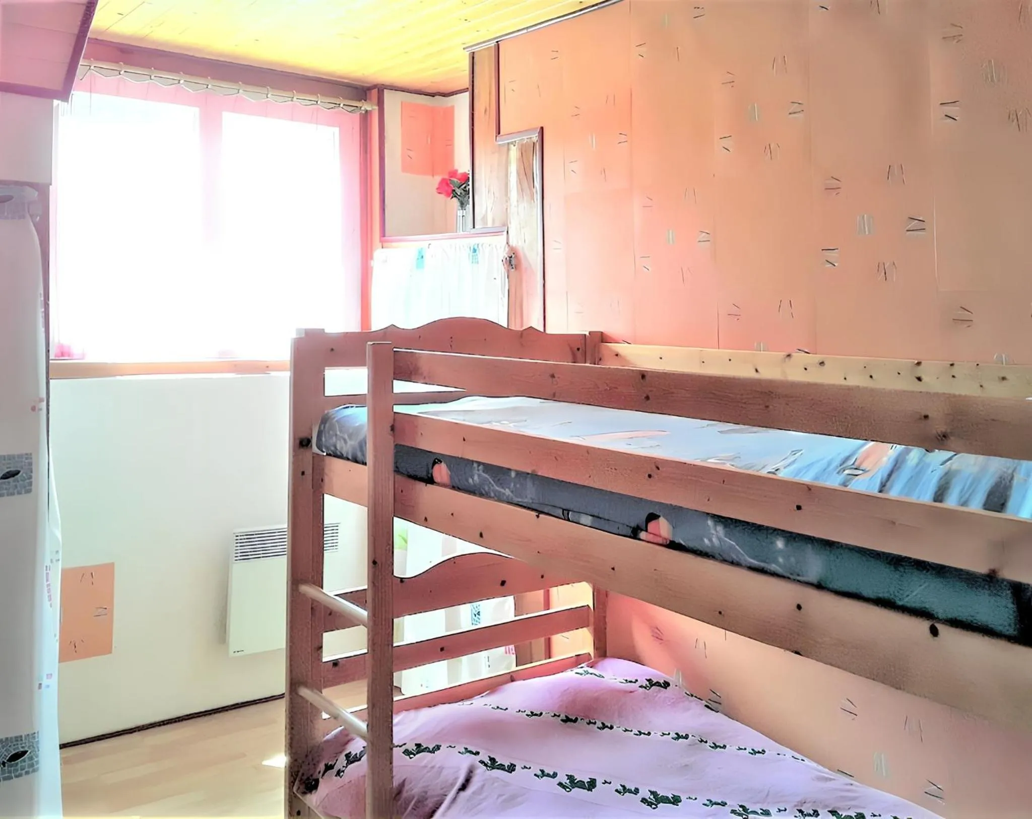 Photo of the whole room, Bed in Appartement accueillant à Selonnet de 80 m² avec piscine partagée