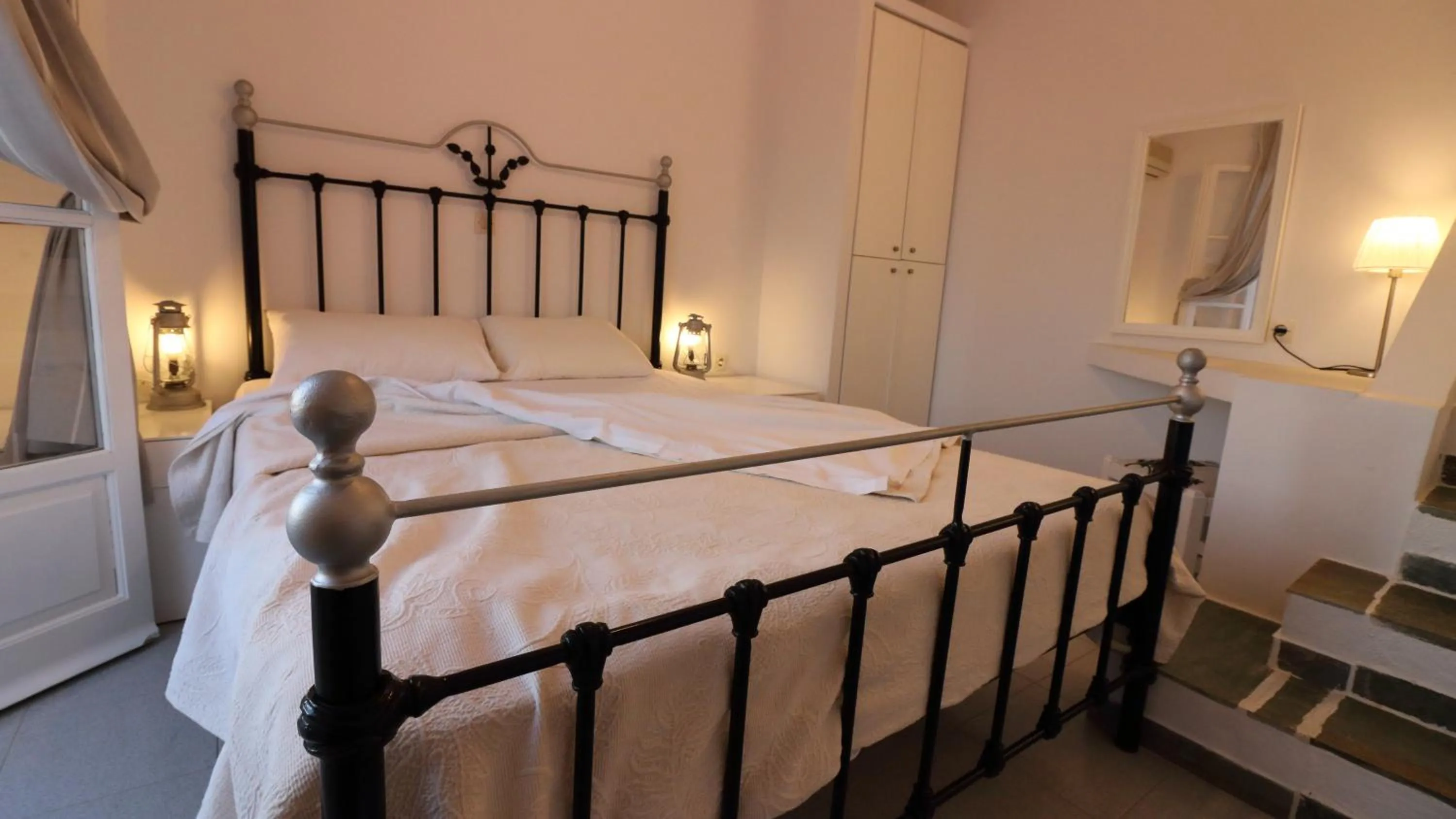 Bed in Avra Pahainas