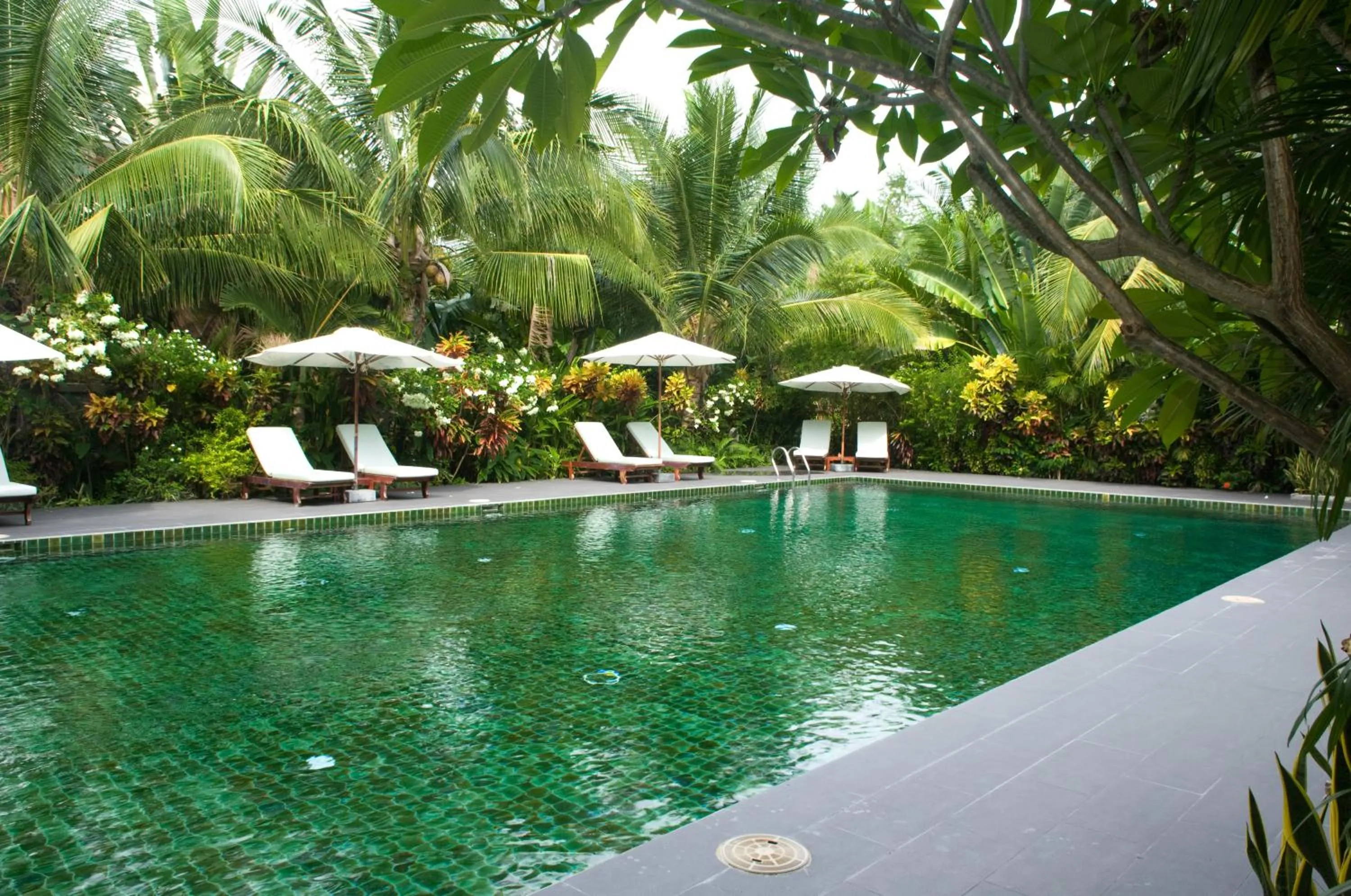 Swimming pool in Cham Villas Resort