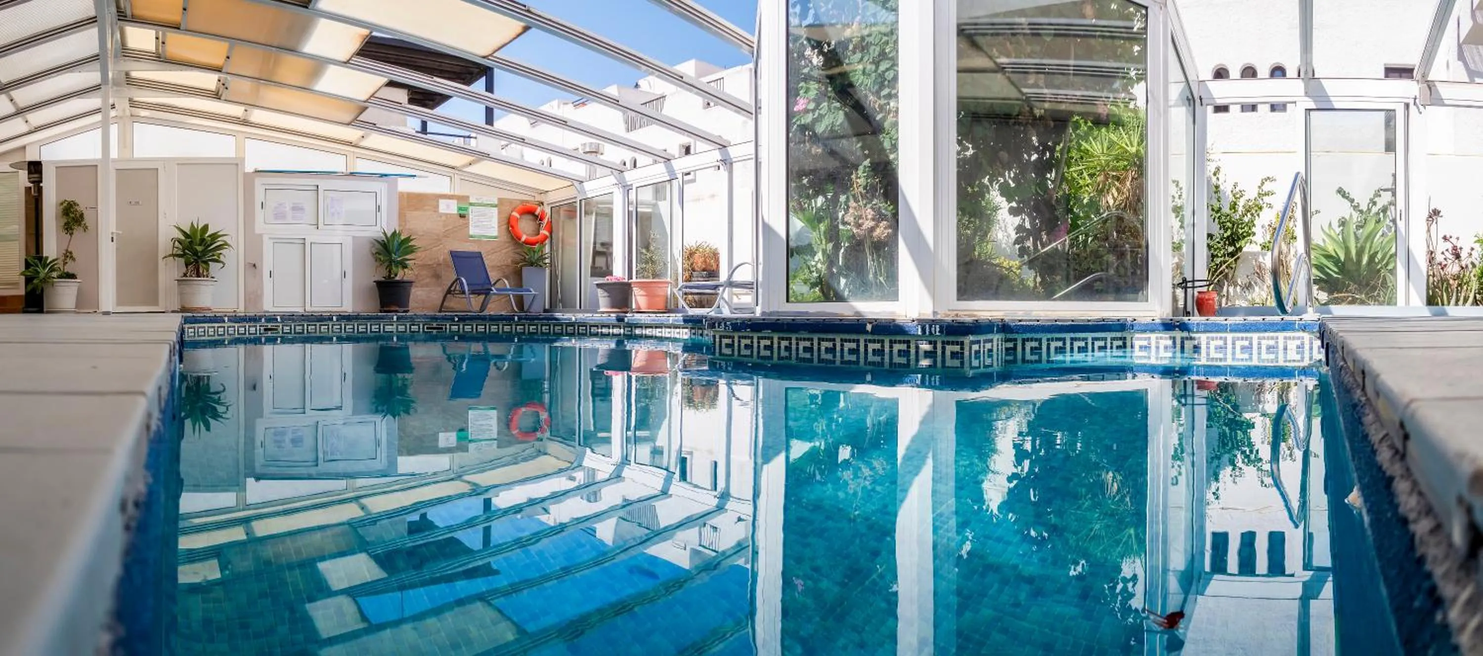 Swimming pool in Hotel Senderos