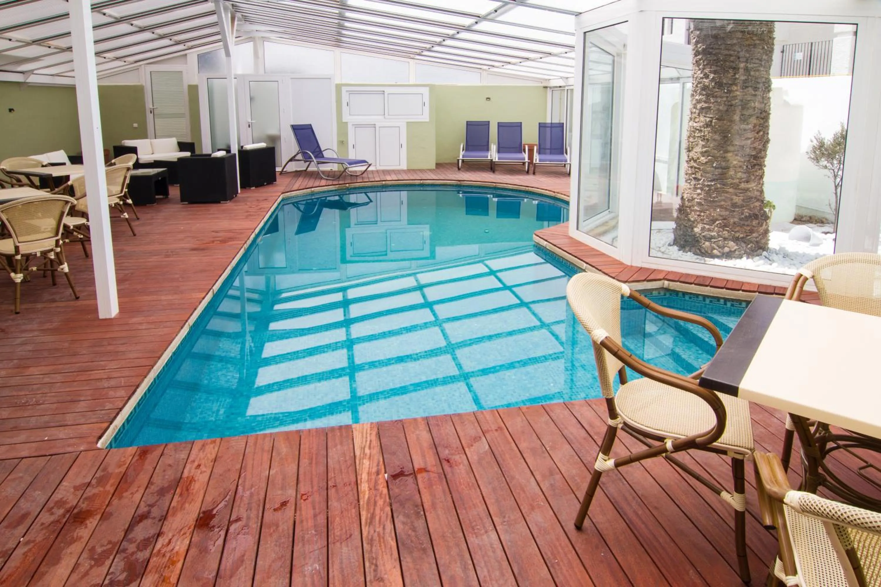 Swimming pool in Hotel Senderos