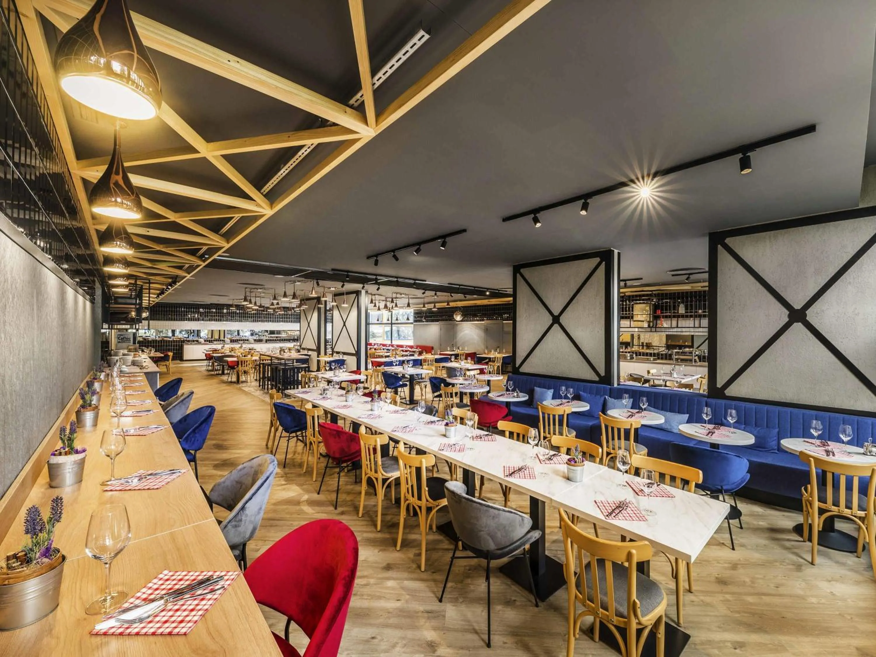 Restaurant/places to eat in ibis Budapest Castle Hill