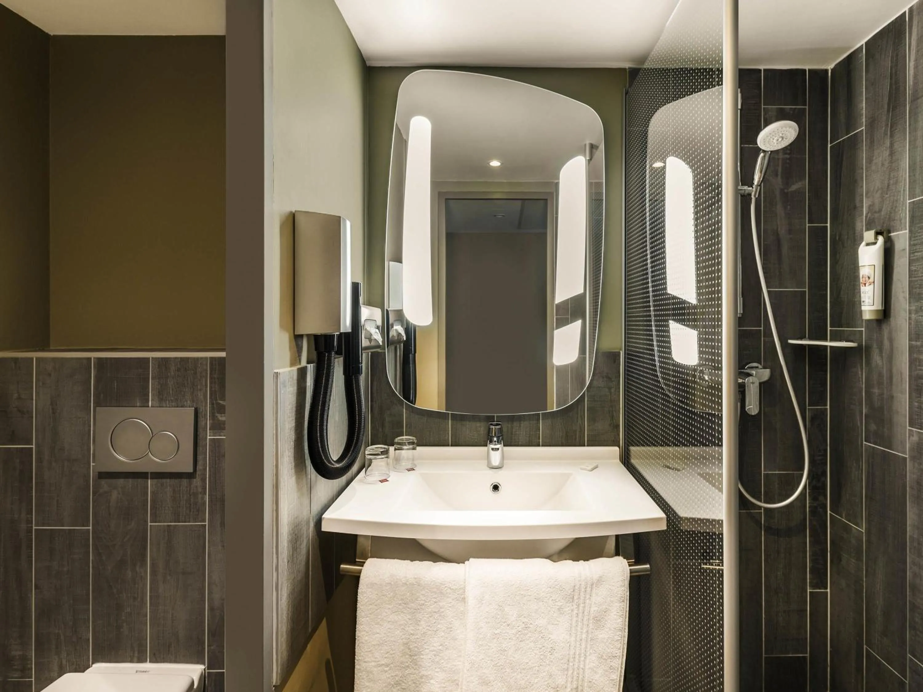 Bathroom in ibis Budapest Castle Hill