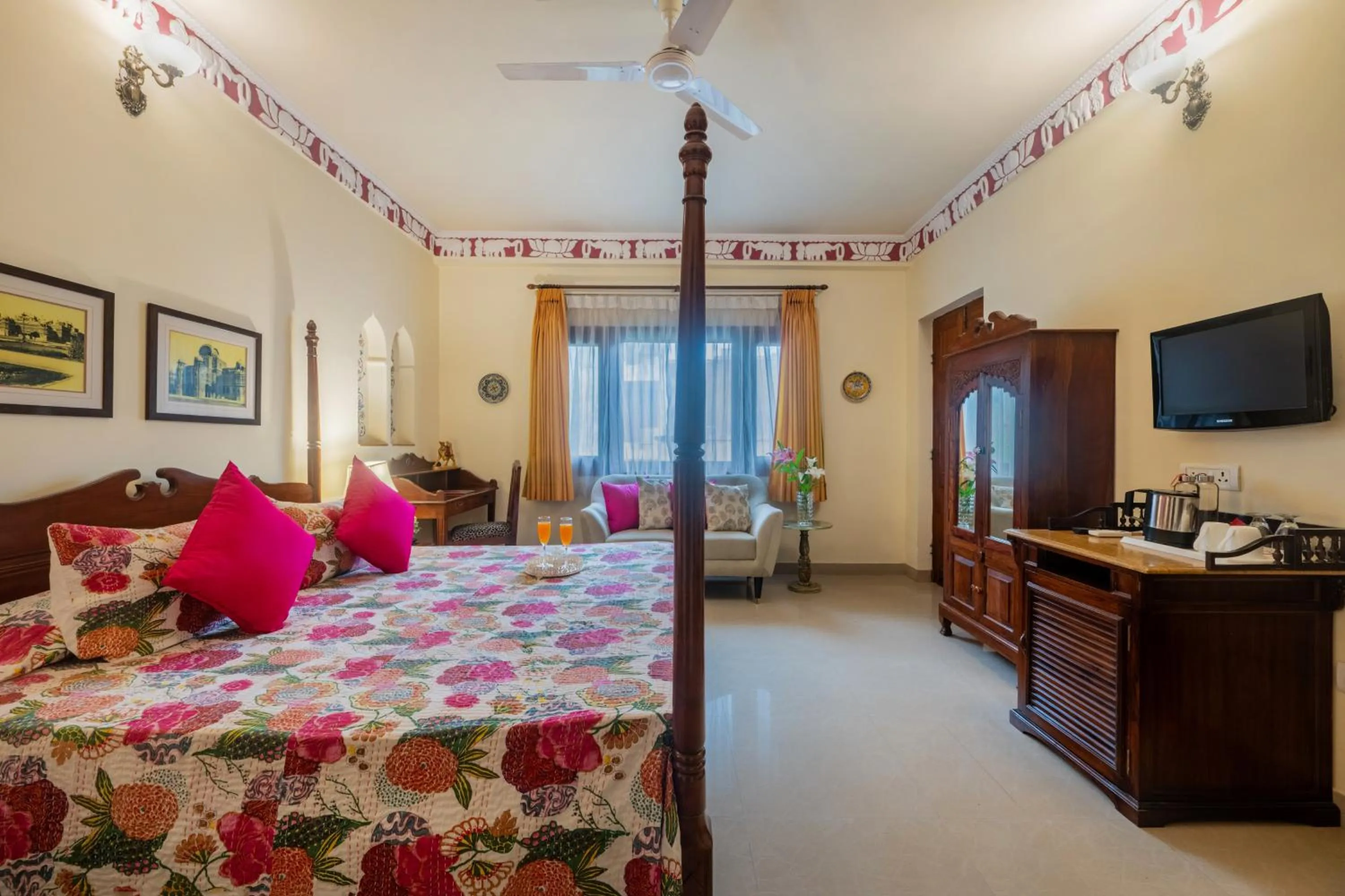 TV and multimedia, Bed in Dera Rawatsar - Heritage Hotel