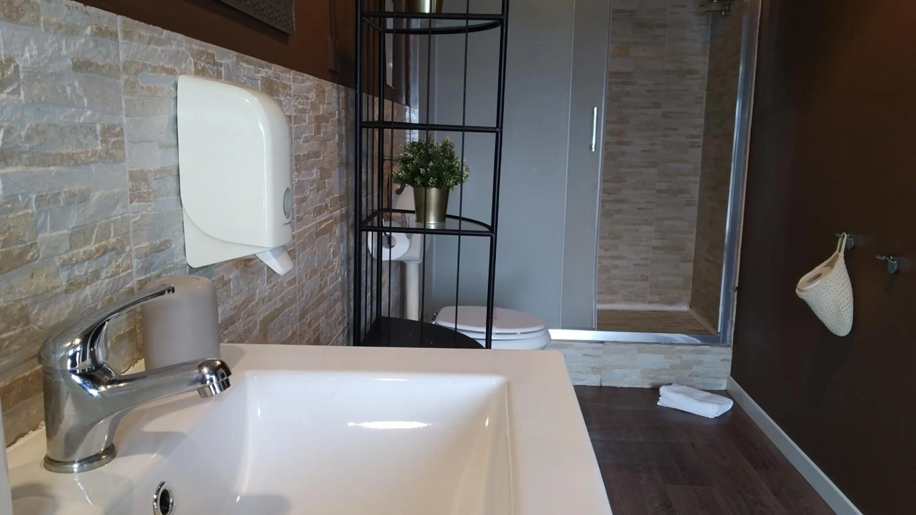 Bathroom in CconfortHotels R&B Dolci Emozioni