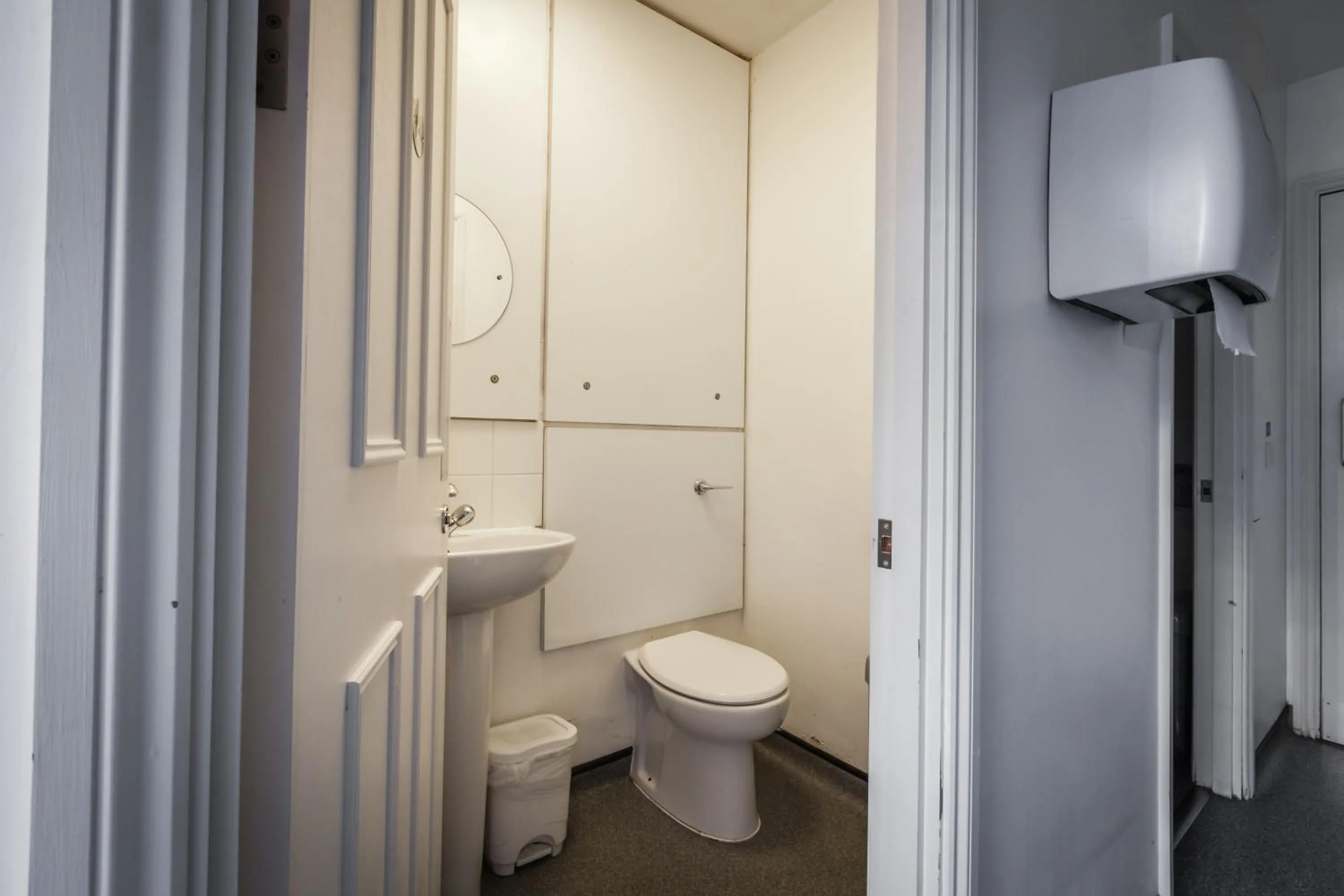 Toilet in LSE Passfield Hall