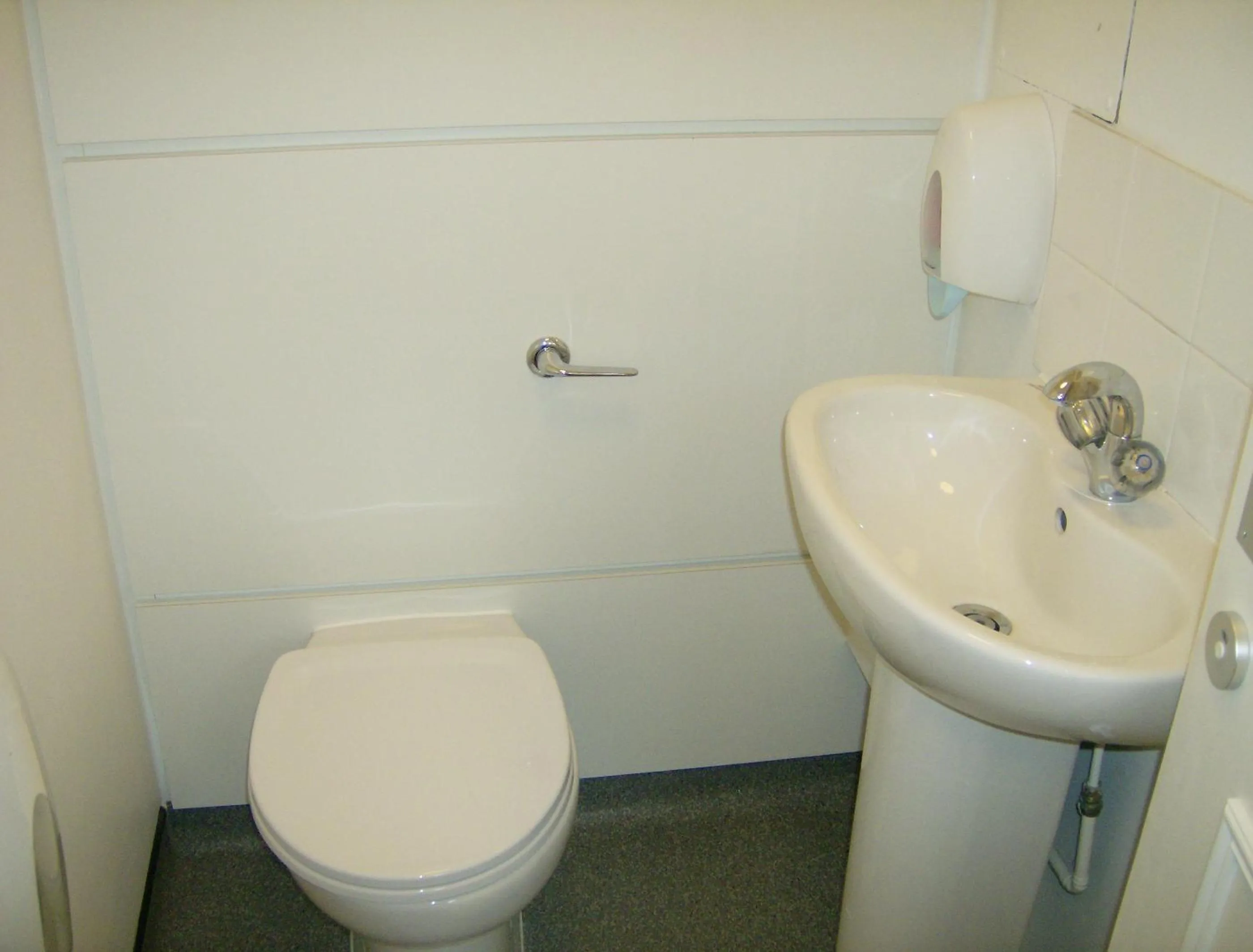 Toilet in LSE Passfield Hall