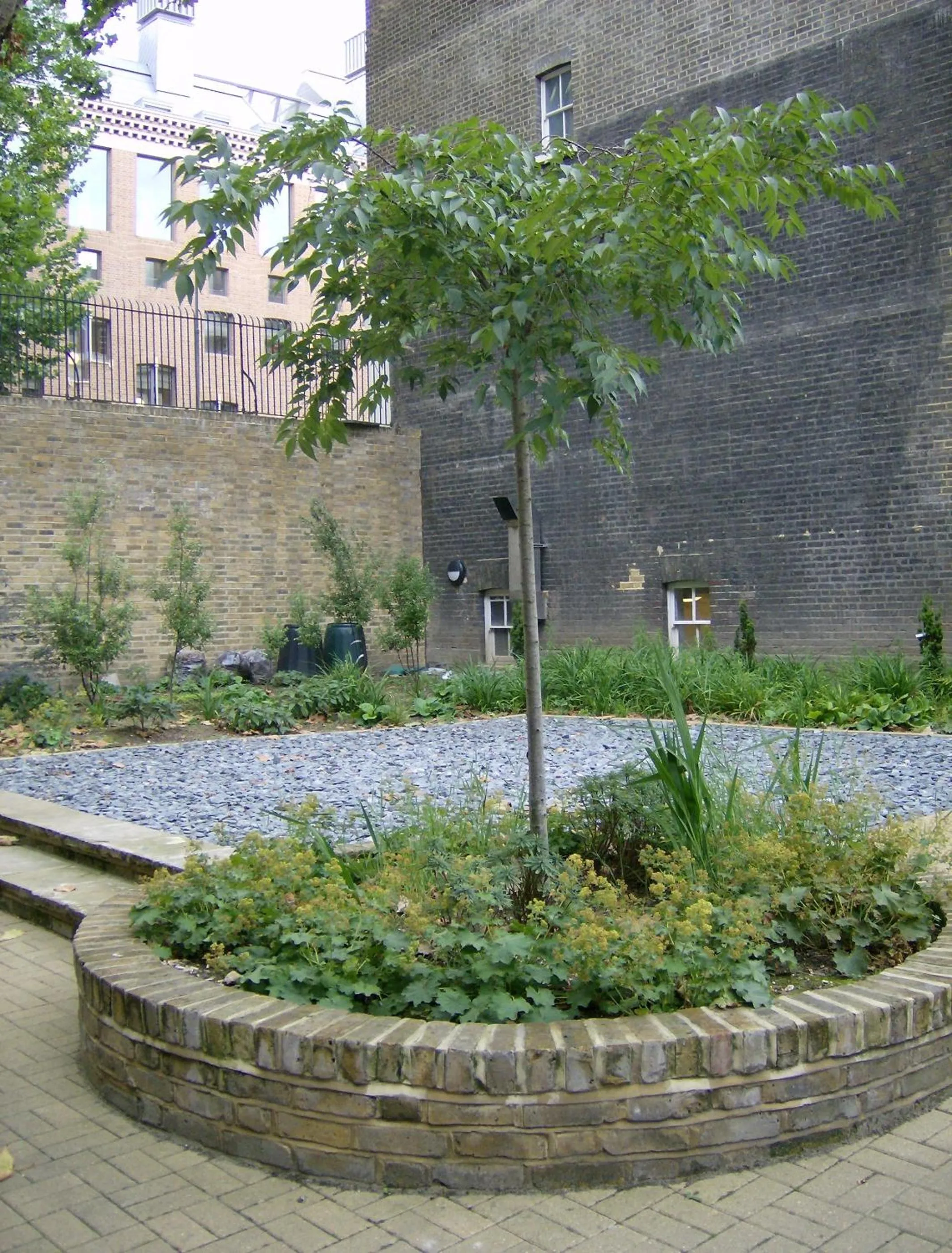 Facade/entrance in LSE Passfield Hall