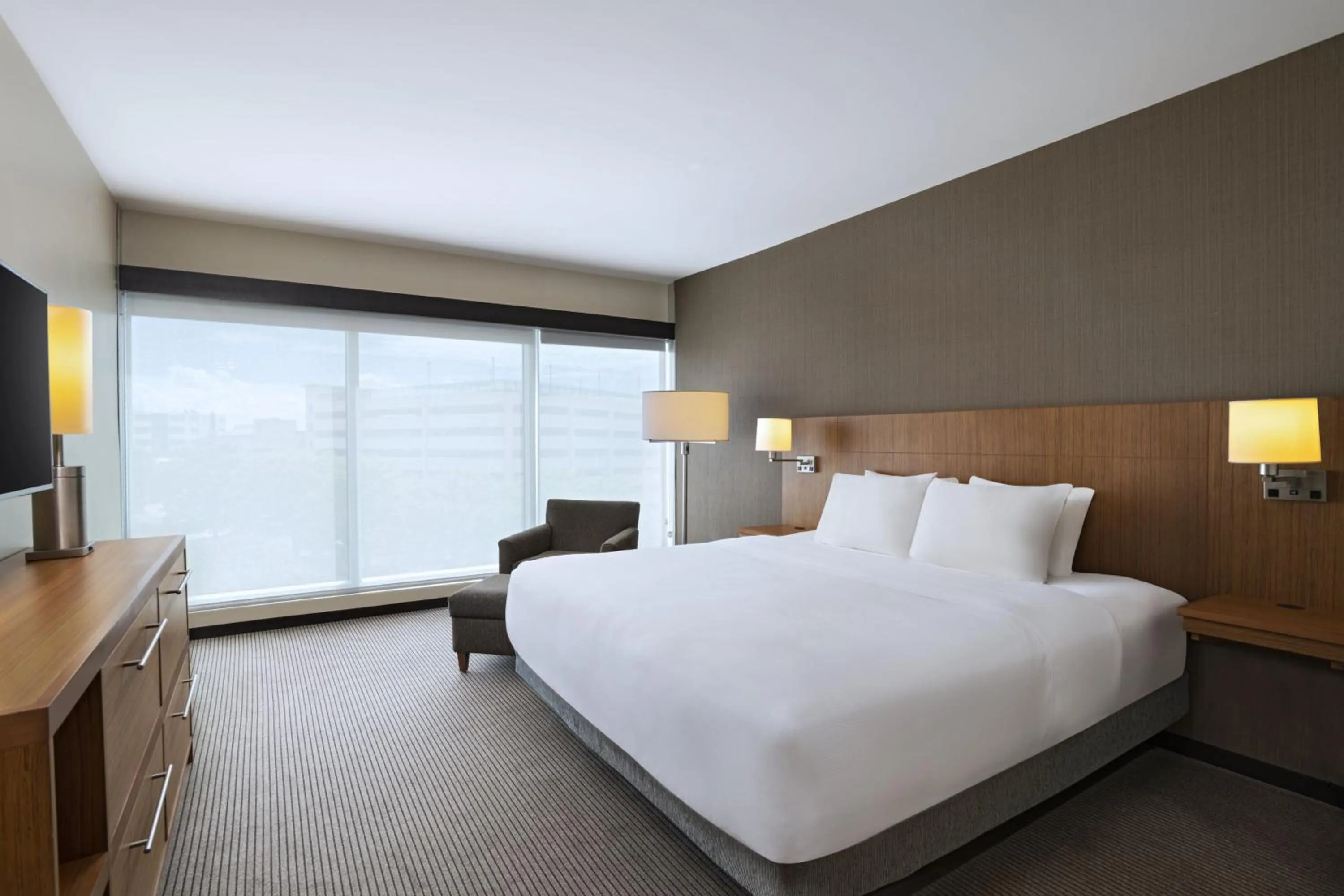 Bedroom, Bed in Hyatt Place Greensboro Downtown