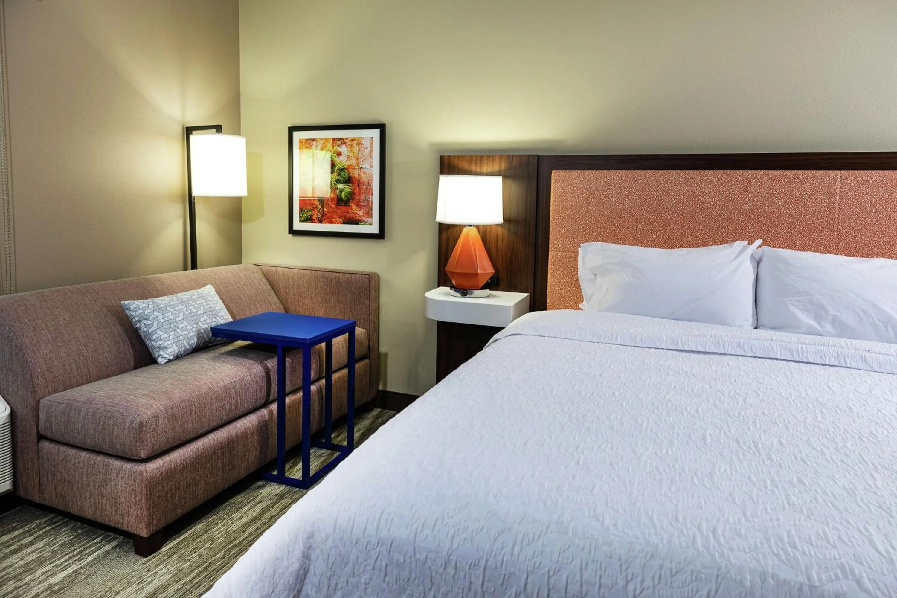 Living room, Bed in Hampton Inn & Suites By Hilton-Columbia Killian Road