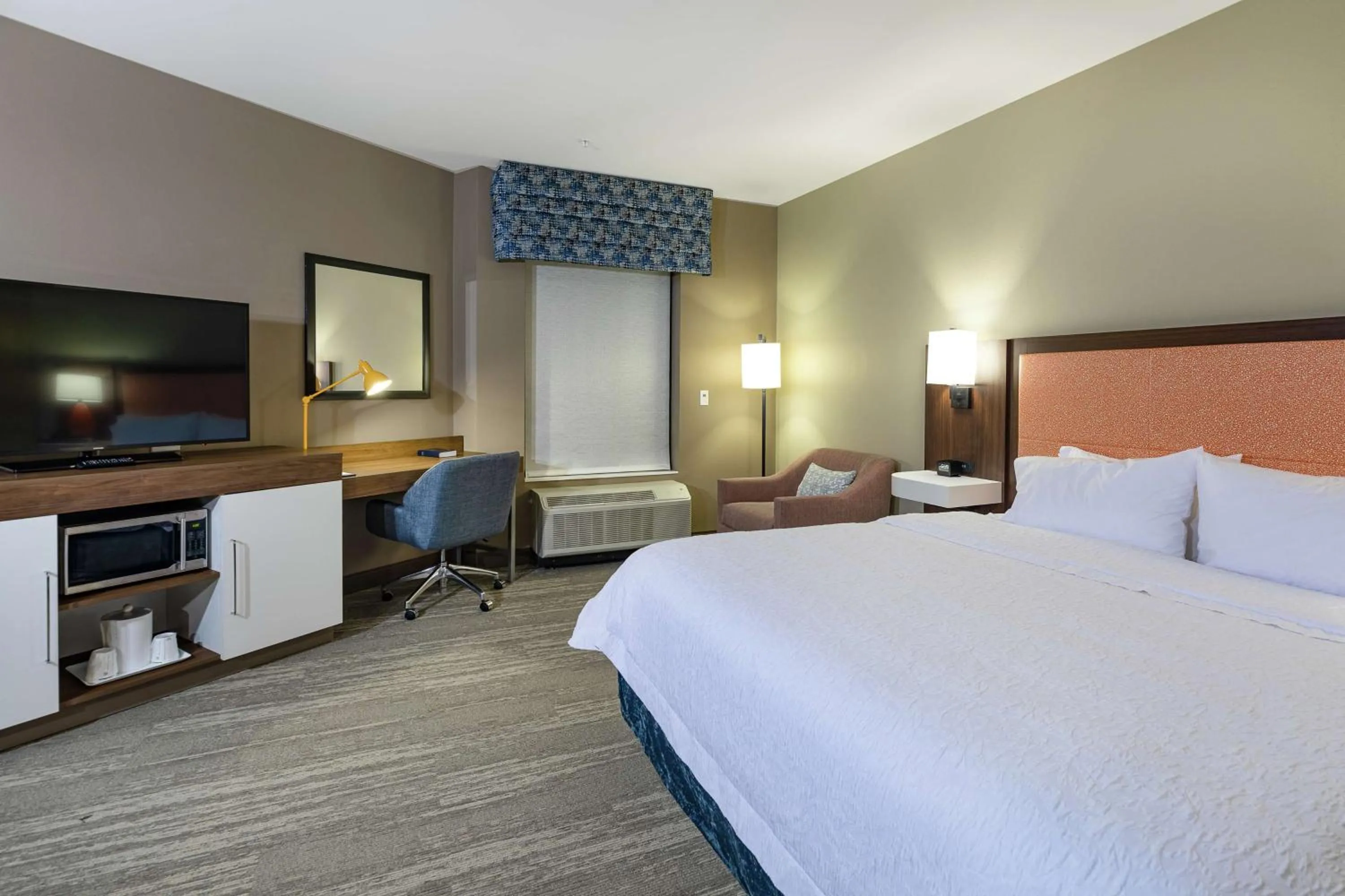 Bedroom, Bed in Hampton Inn & Suites By Hilton-Columbia Killian Road