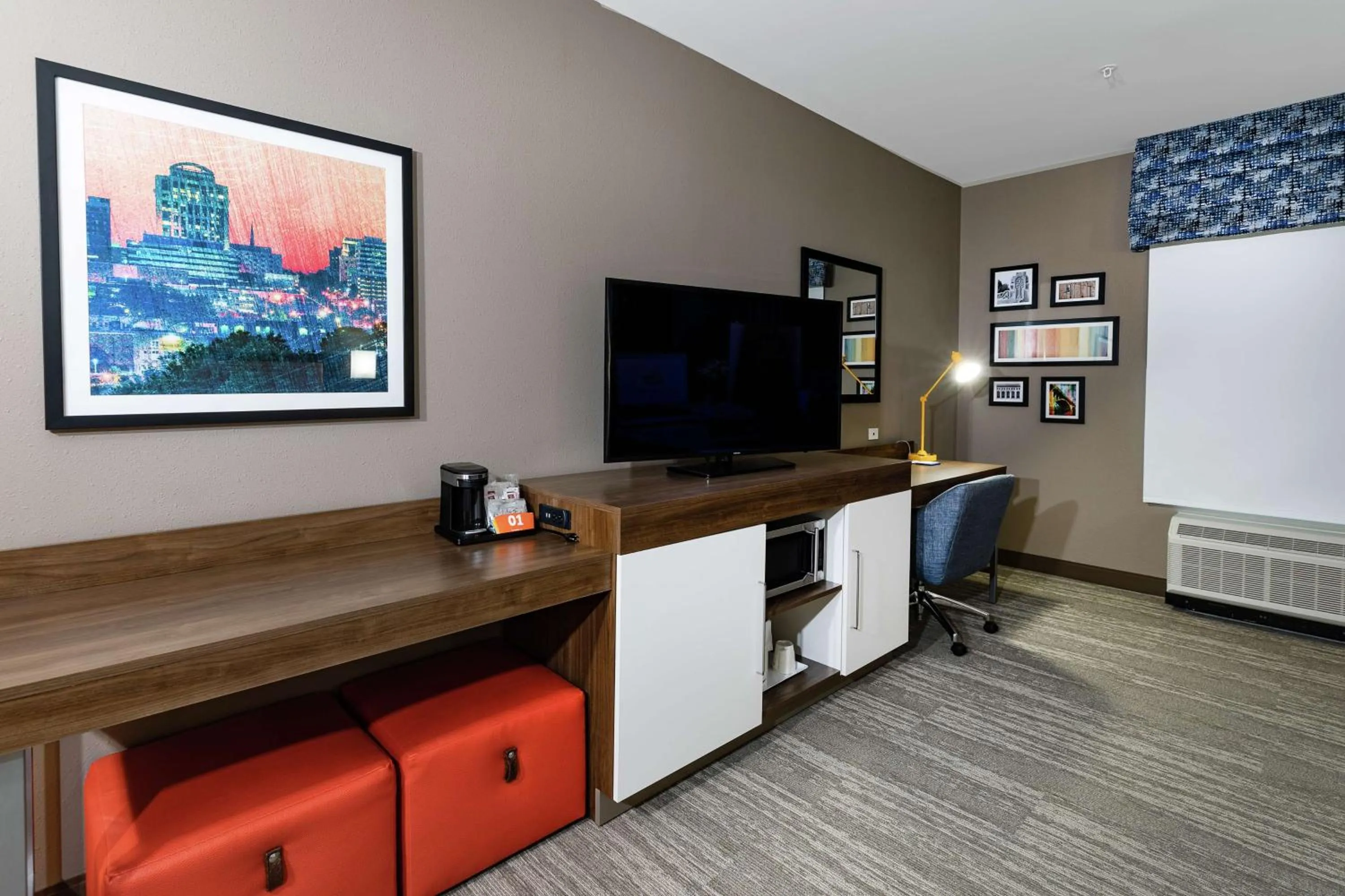 Bedroom in Hampton Inn & Suites By Hilton-Columbia Killian Road