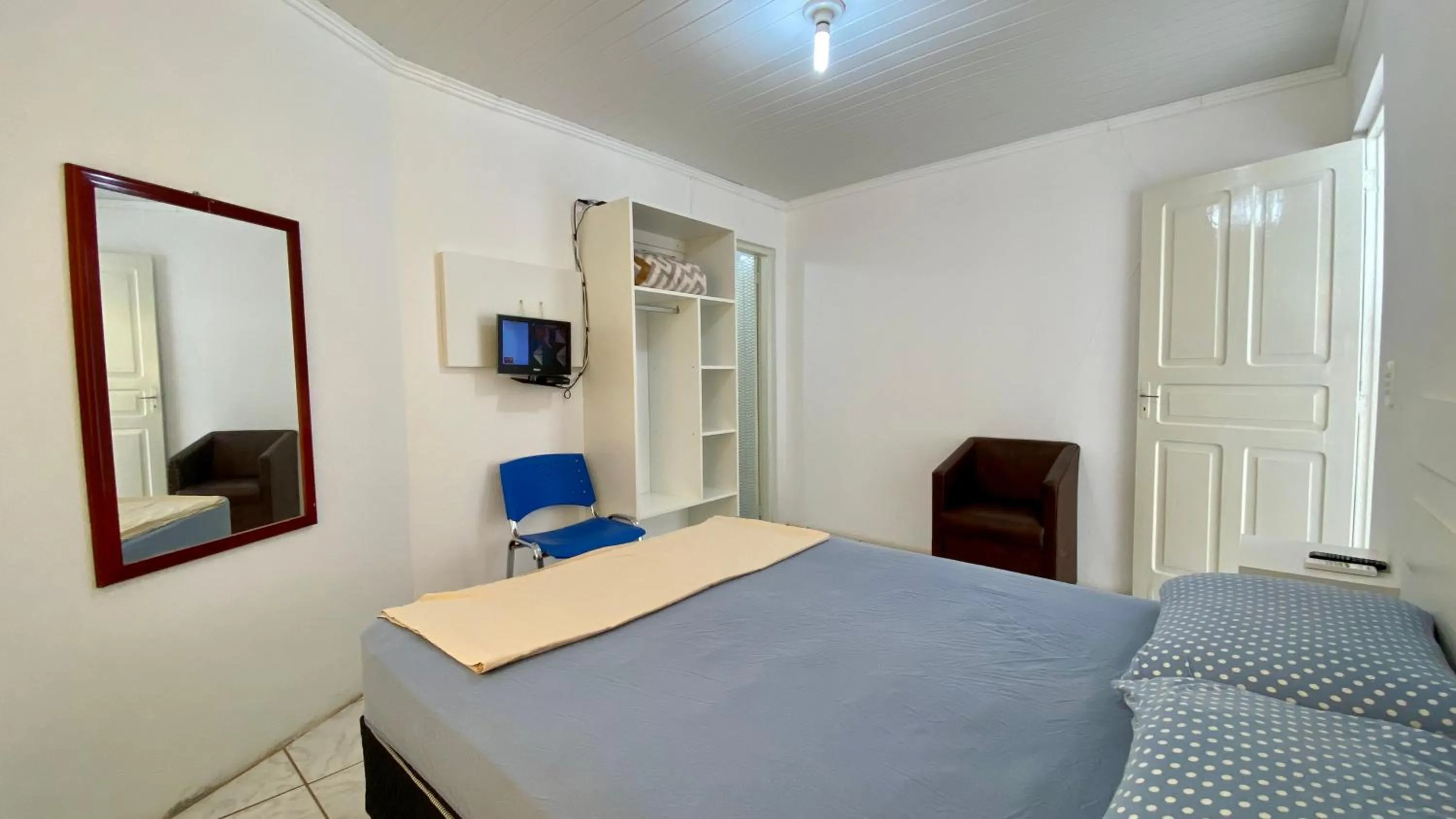 Photo of the whole room, Bed in kitnet Revitalize I