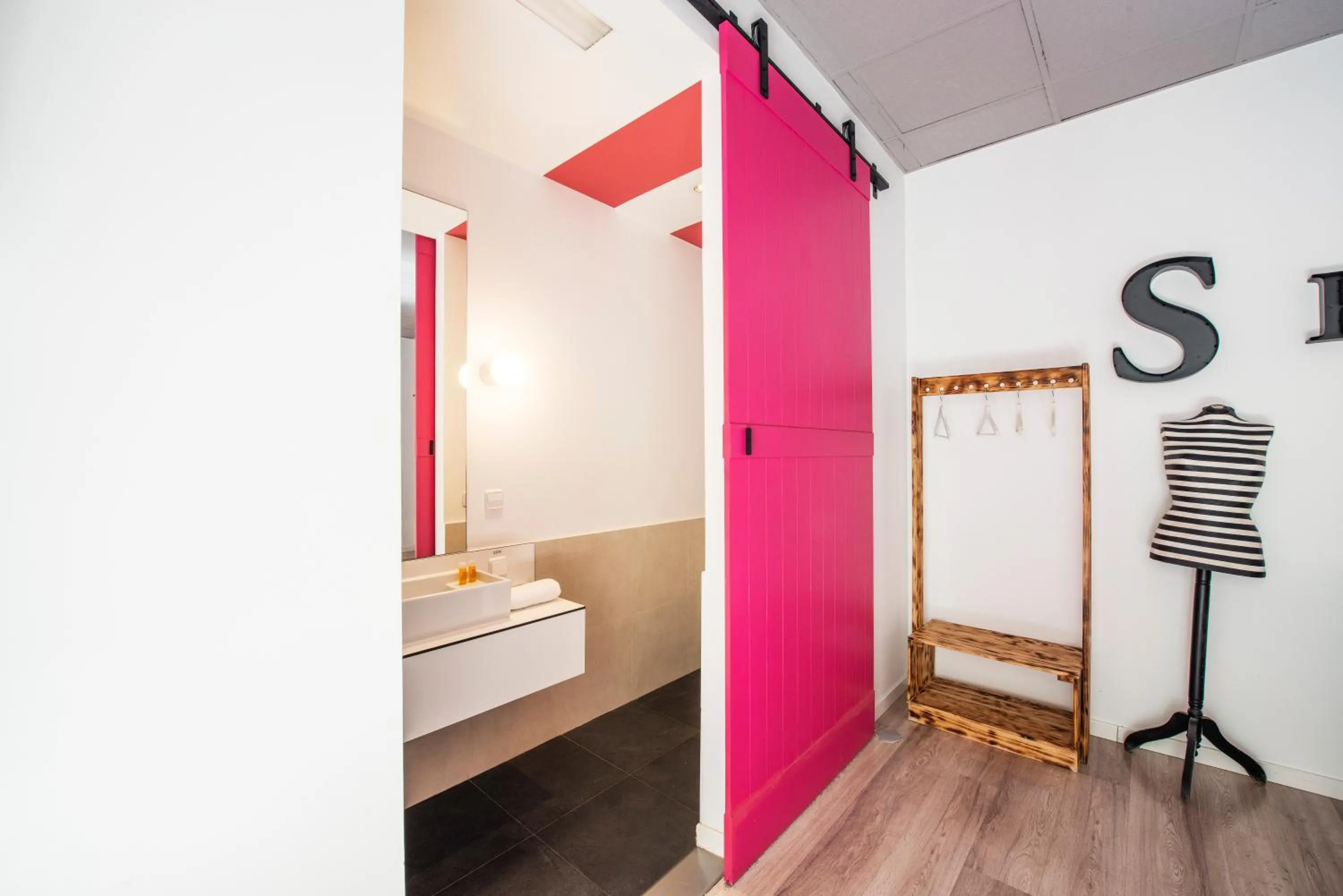 Bathroom, Bed in Safestay Madrid Central