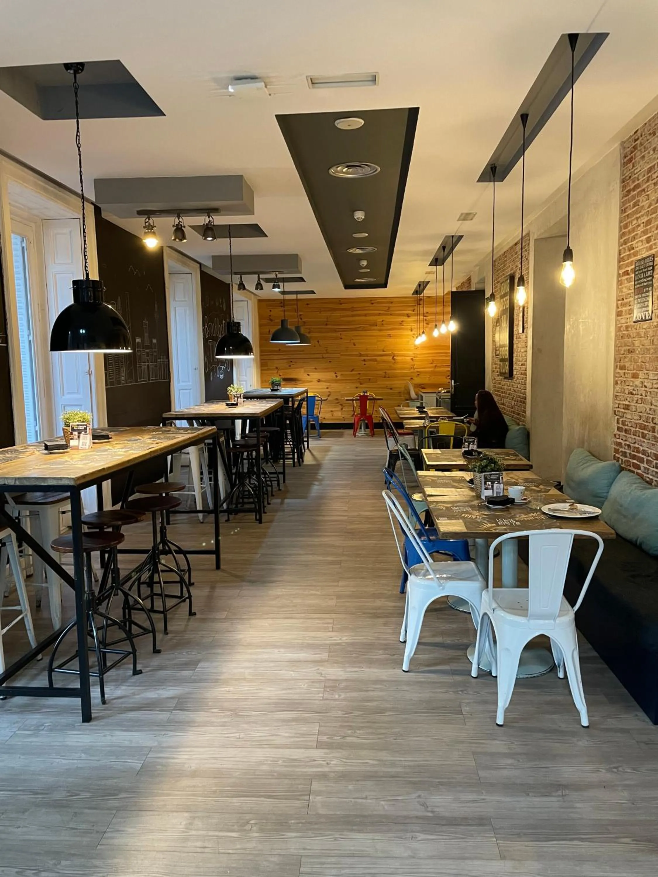 Restaurant/places to eat in Safestay Madrid Central