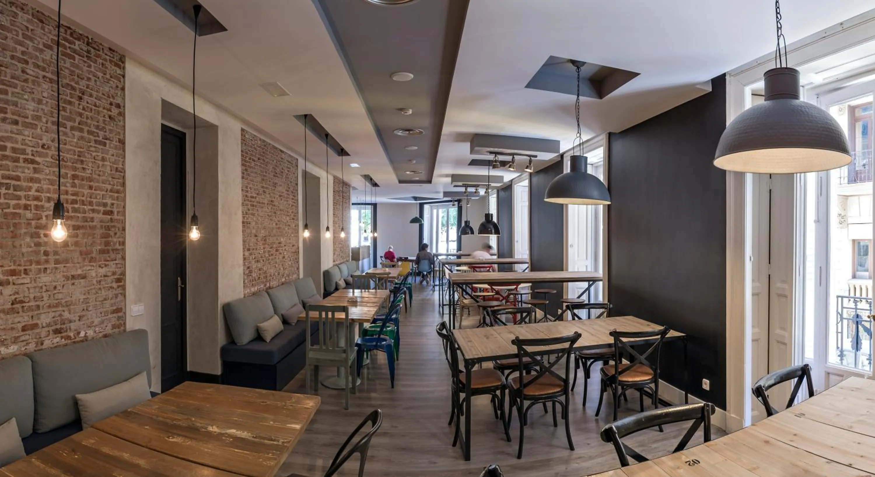 Restaurant/places to eat in Safestay Madrid Central