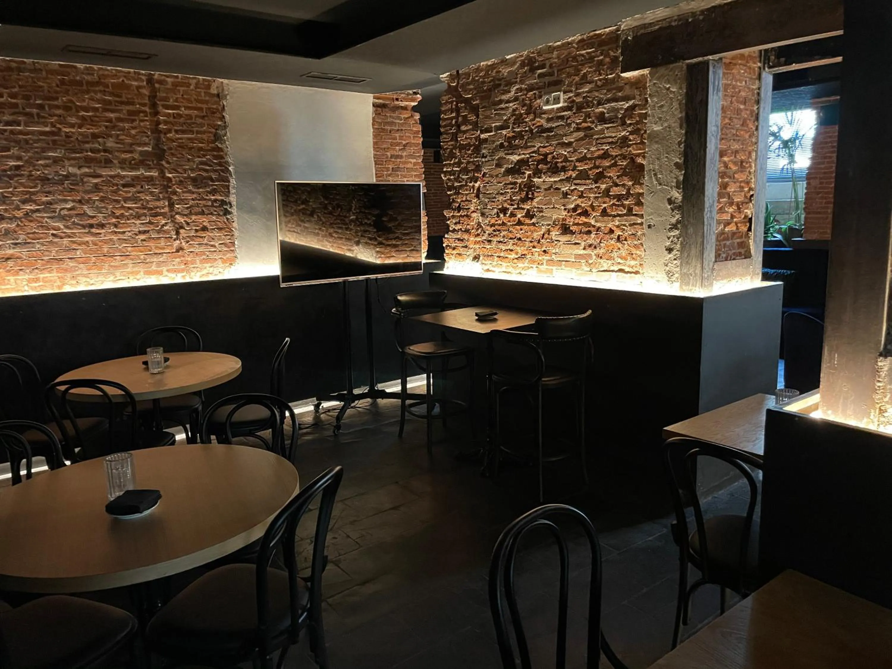 Restaurant/places to eat in Safestay Madrid Central