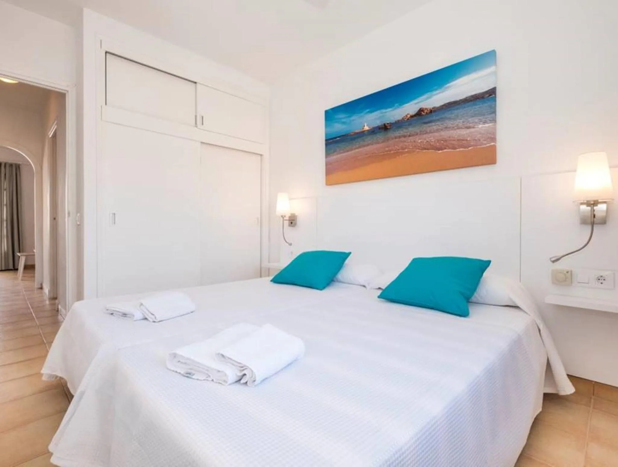 Bedroom, Bed in Girasol Garden Superior 2-b