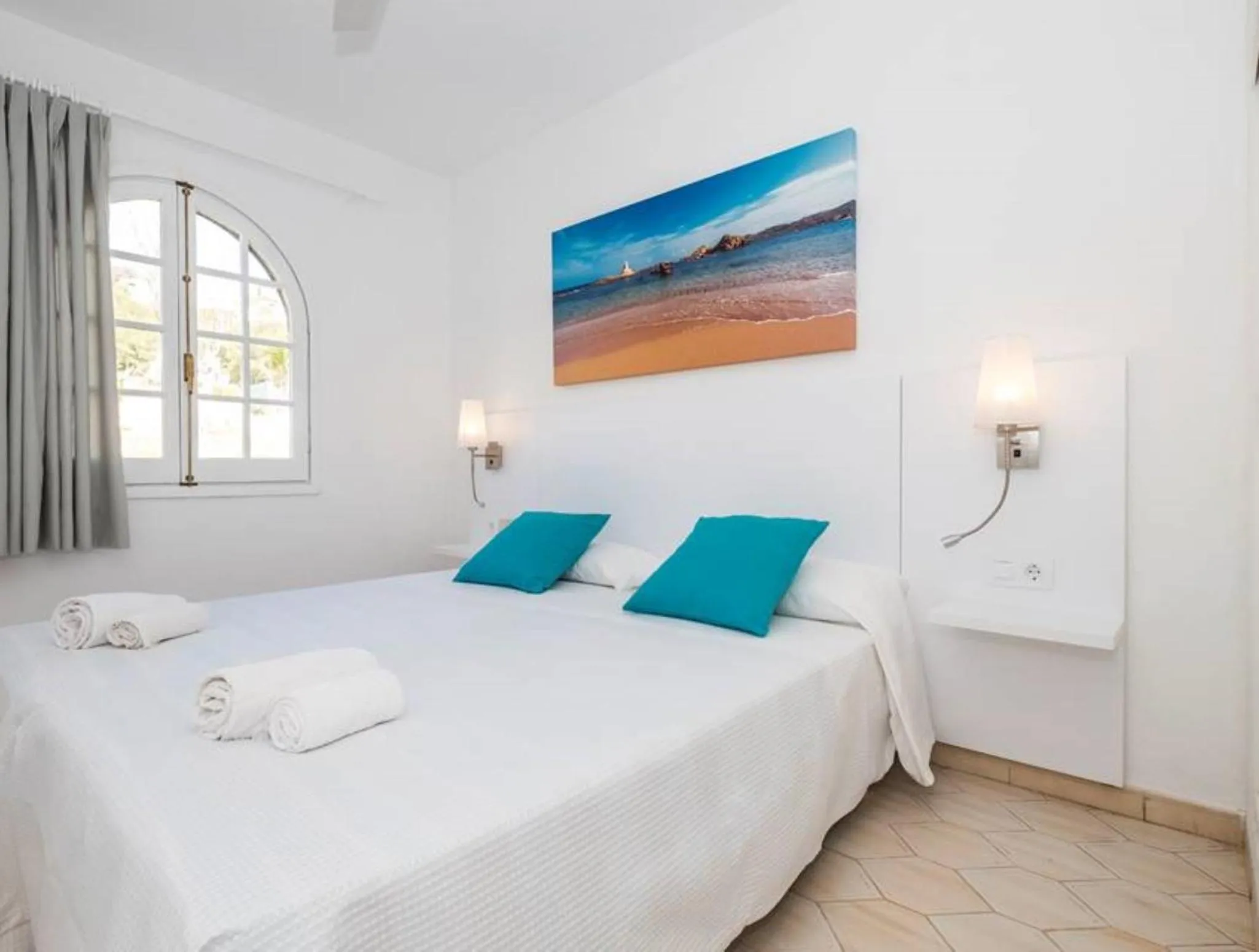 Bedroom, Bed in Girasol Garden Superior 2-a