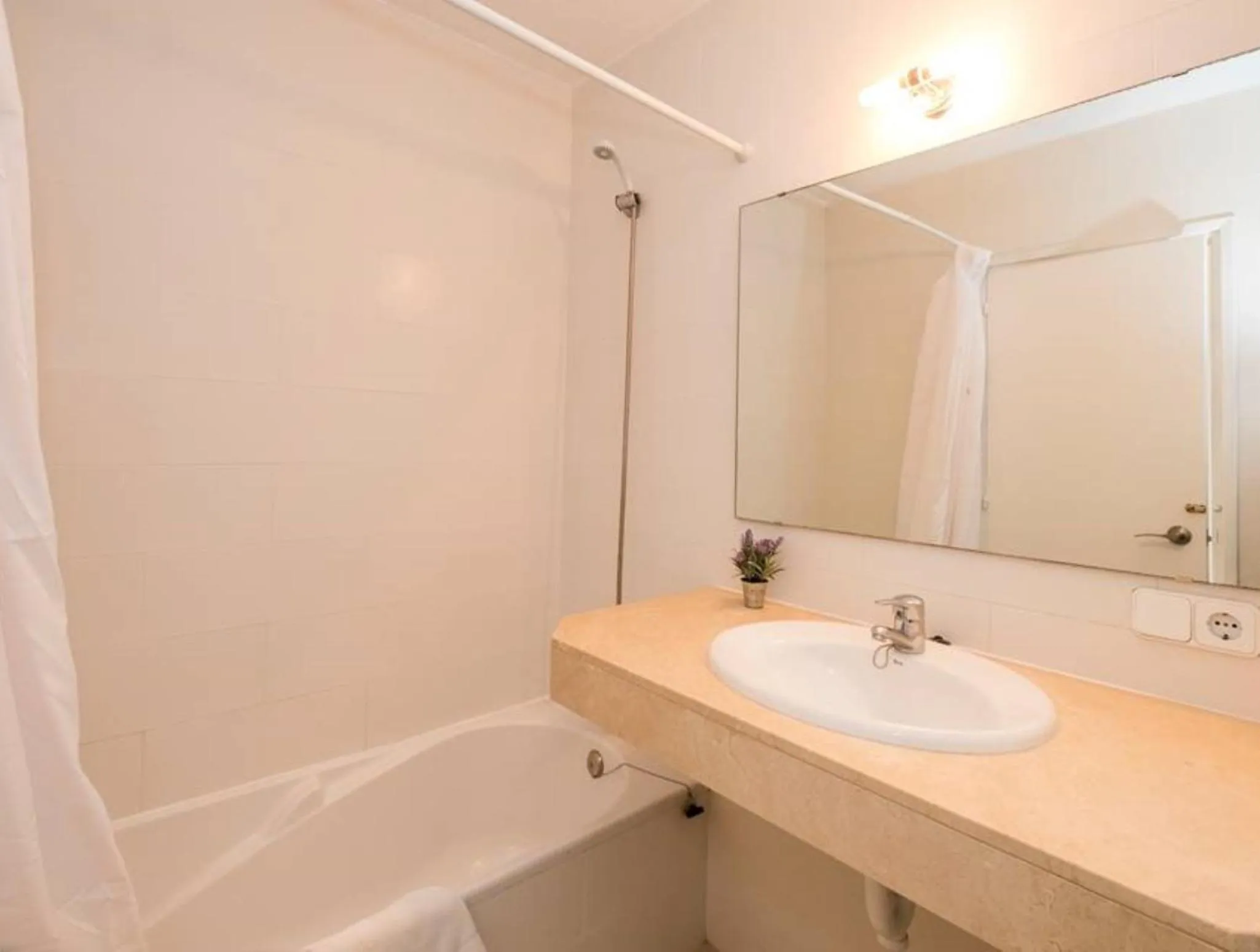 Bathroom in Girasol Garden Superior 2-a