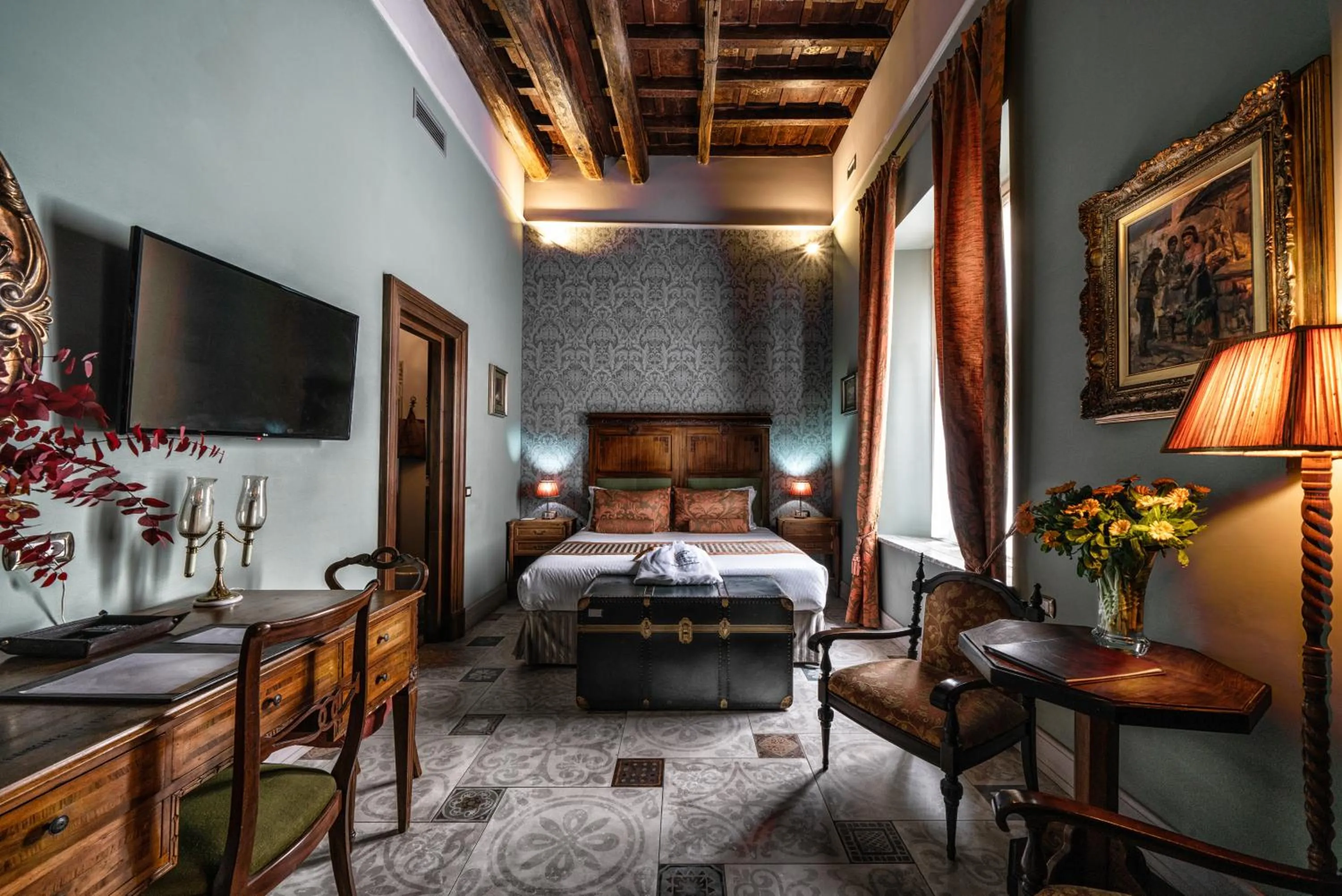 Photo of the whole room, Bed in Navona Grand Suite