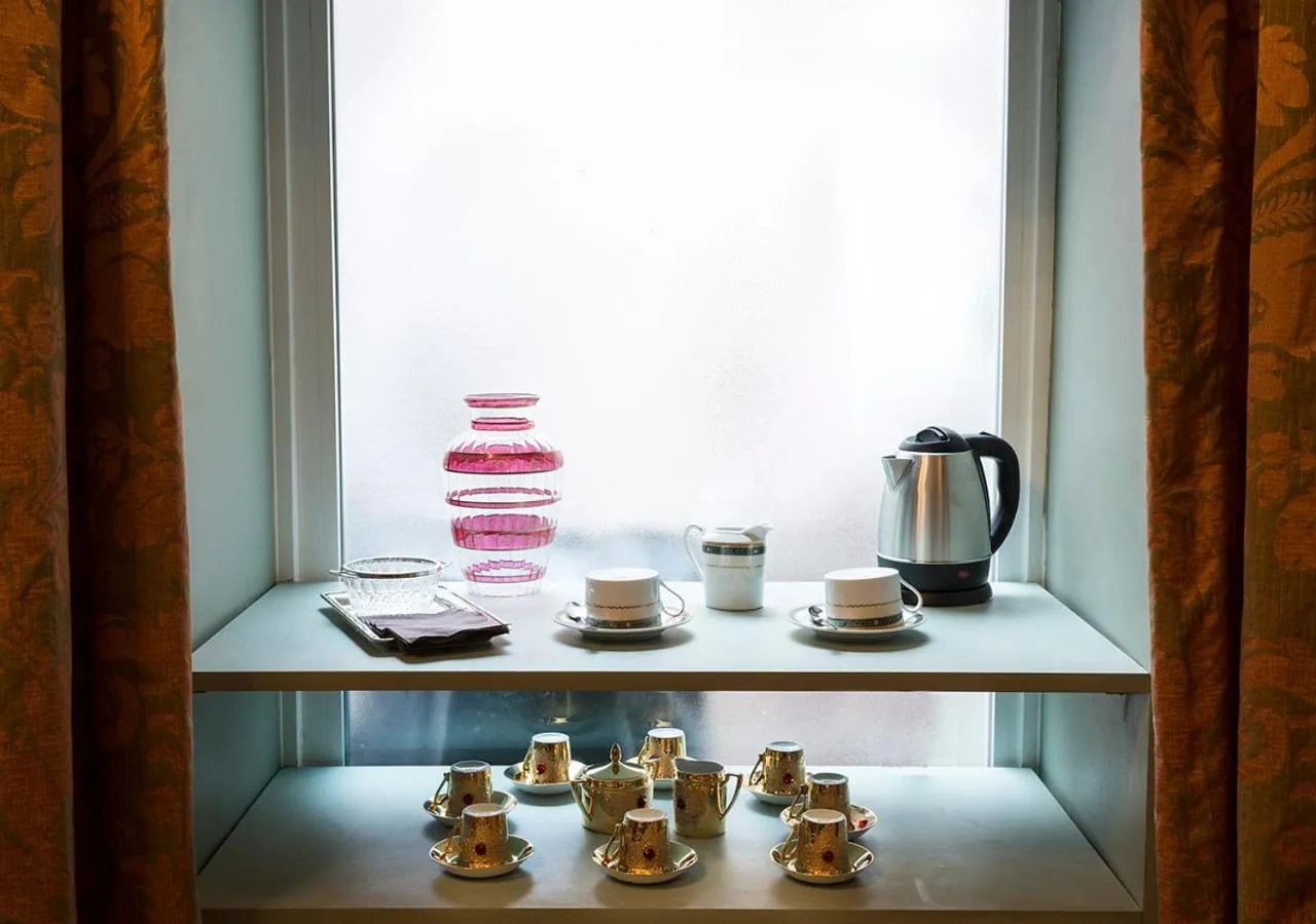 Coffee/tea facilities in Navona Grand Suite