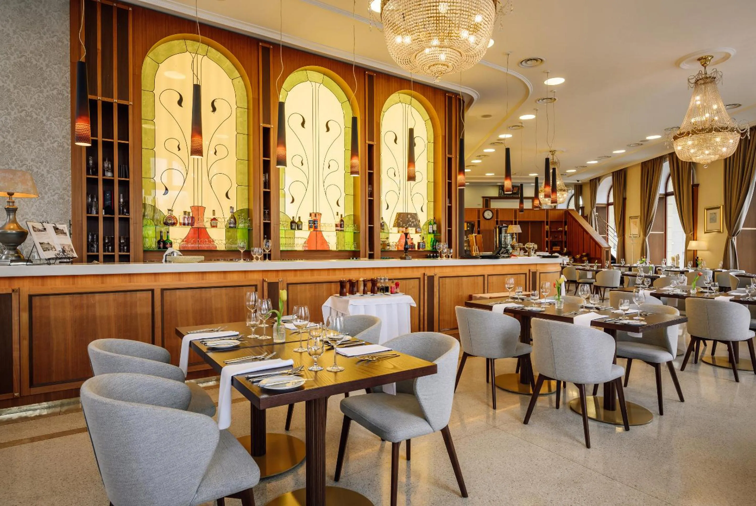 Restaurant/places to eat in Hotel Elizabeth