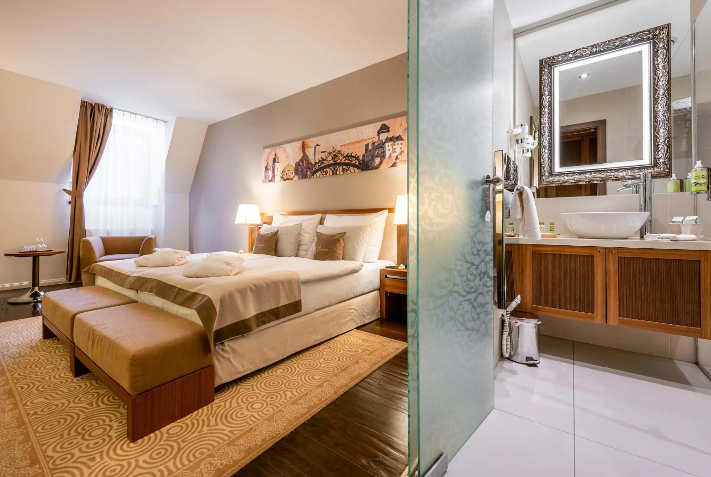 Bathroom, Bed in Hotel Elizabeth