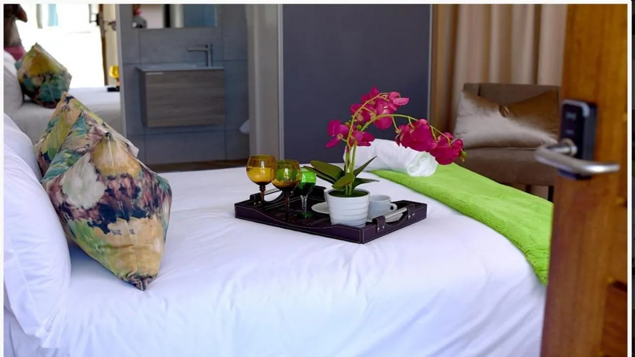 Restaurant/places to eat, Bed in Aloe Lifestyle Hotel