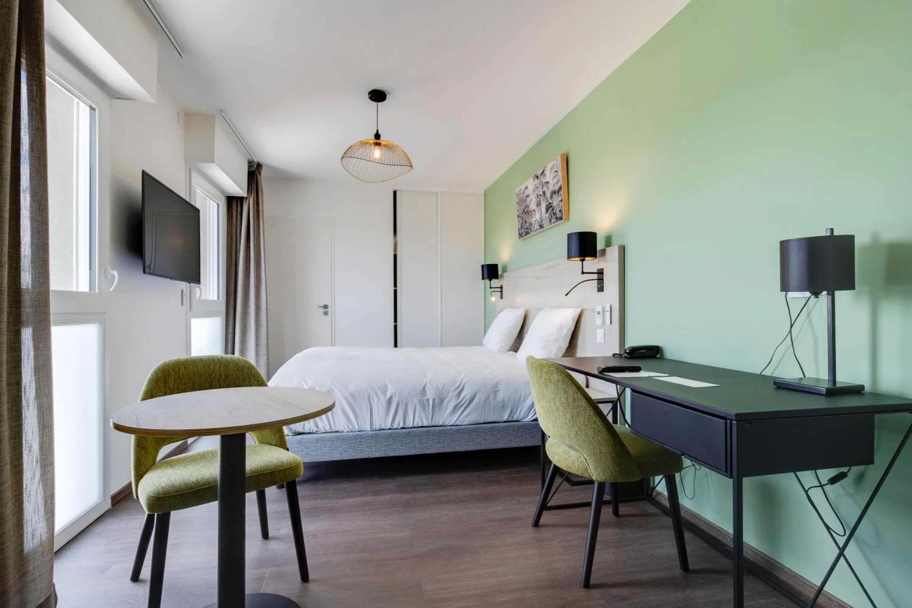 TV and multimedia, Bed in All Suites Appart Hôtel - Palaiseau - Massy TGV