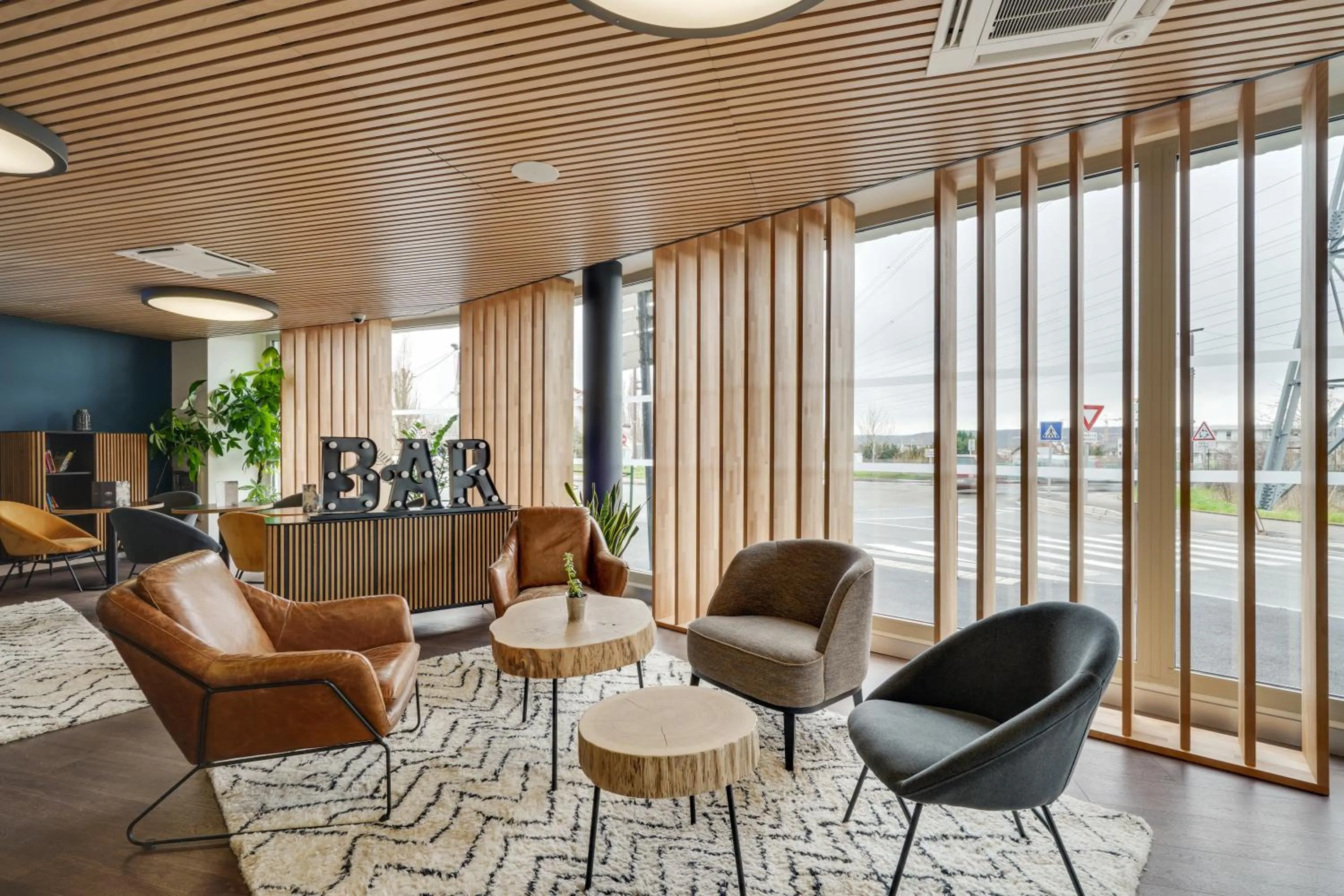 Lounge or bar in All Suites Appart Hôtel - Palaiseau - Massy TGV