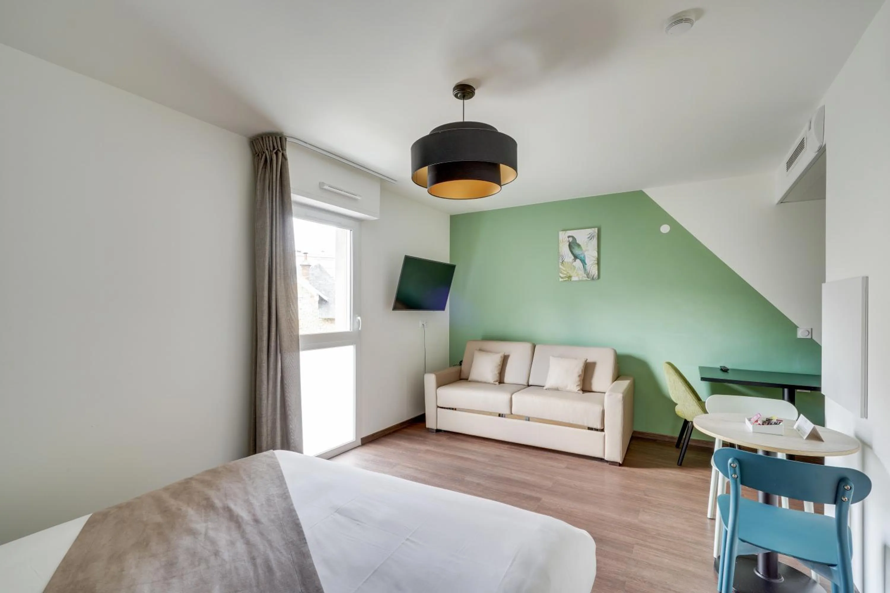 Photo of the whole room, Bed in All Suites Appart Hôtel - Palaiseau - Massy TGV