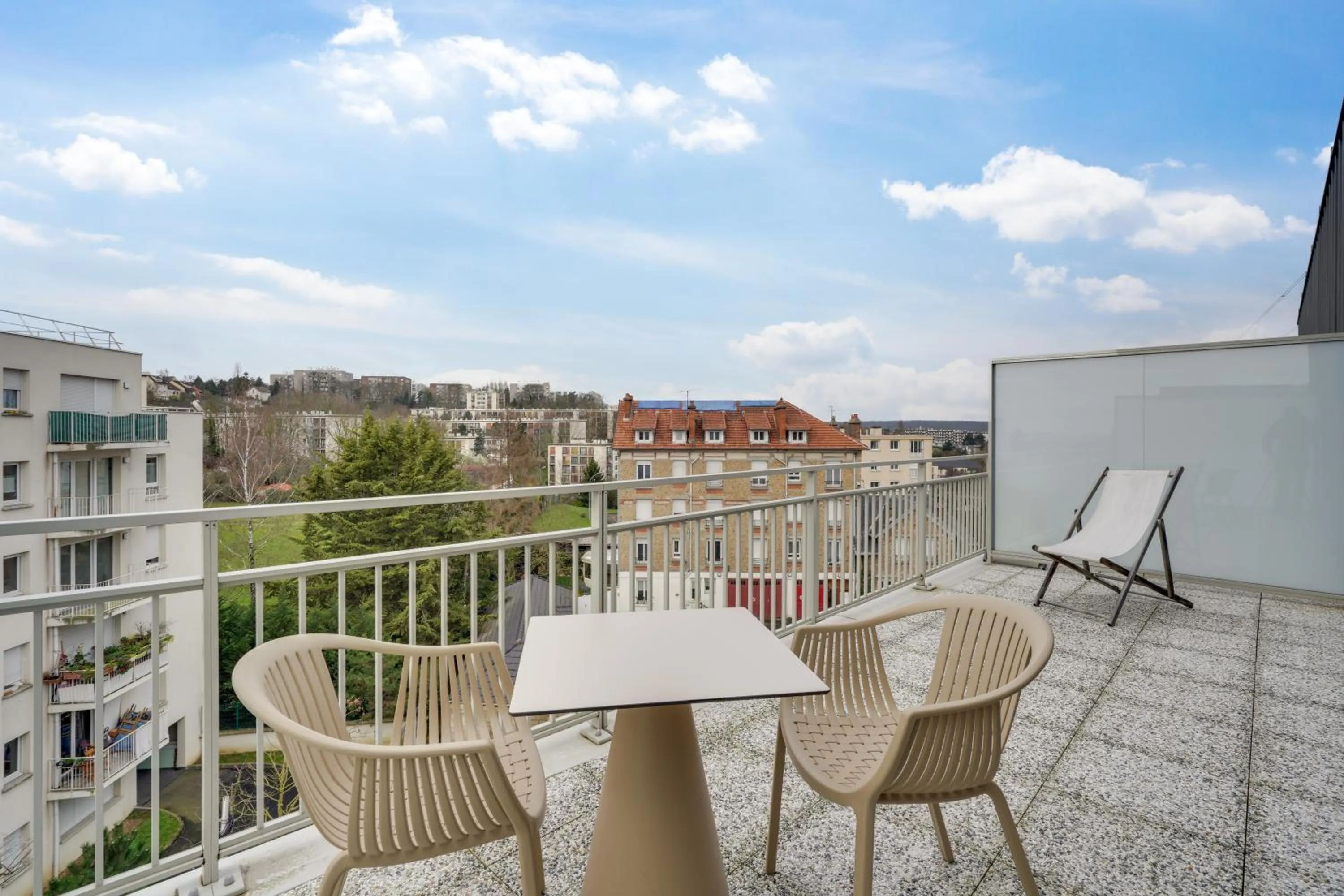 Balcony/Terrace in All Suites Appart Hôtel - Palaiseau - Massy TGV