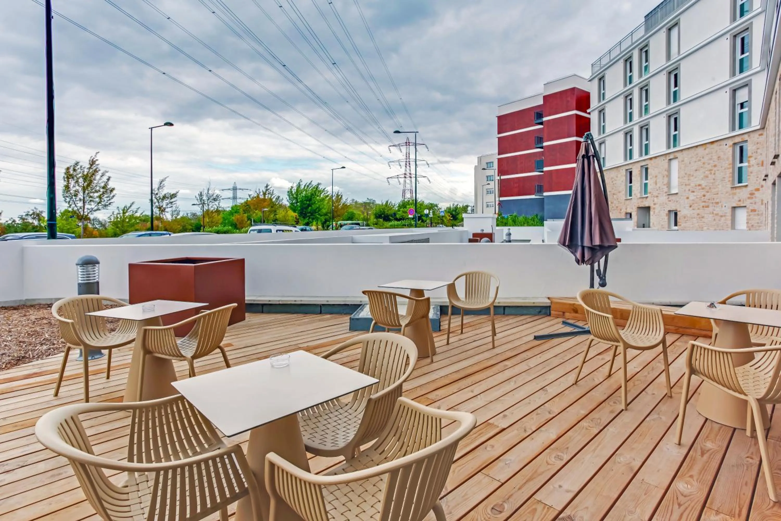 Balcony/Terrace in All Suites Appart Hôtel - Palaiseau - Massy TGV