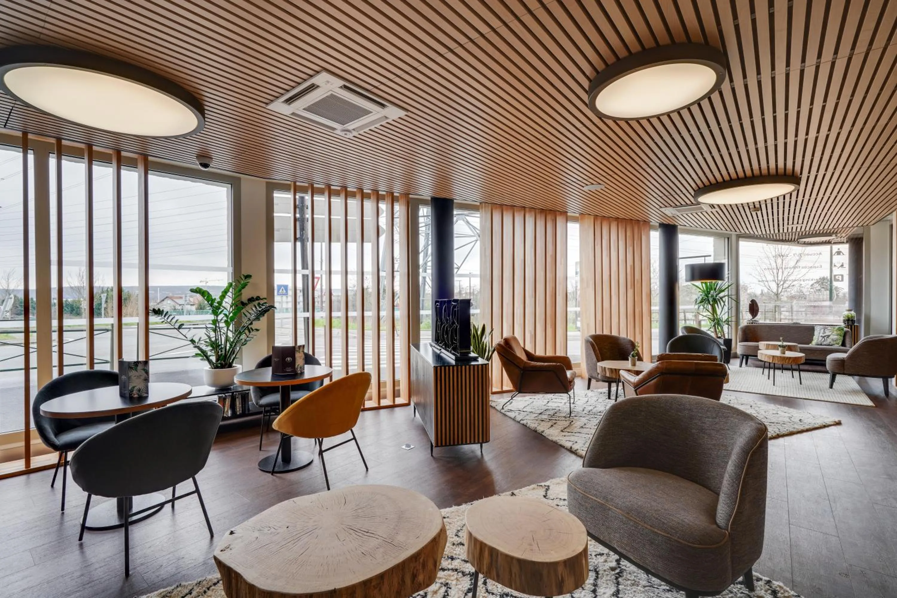 Lounge or bar in All Suites Appart Hôtel - Palaiseau - Massy TGV